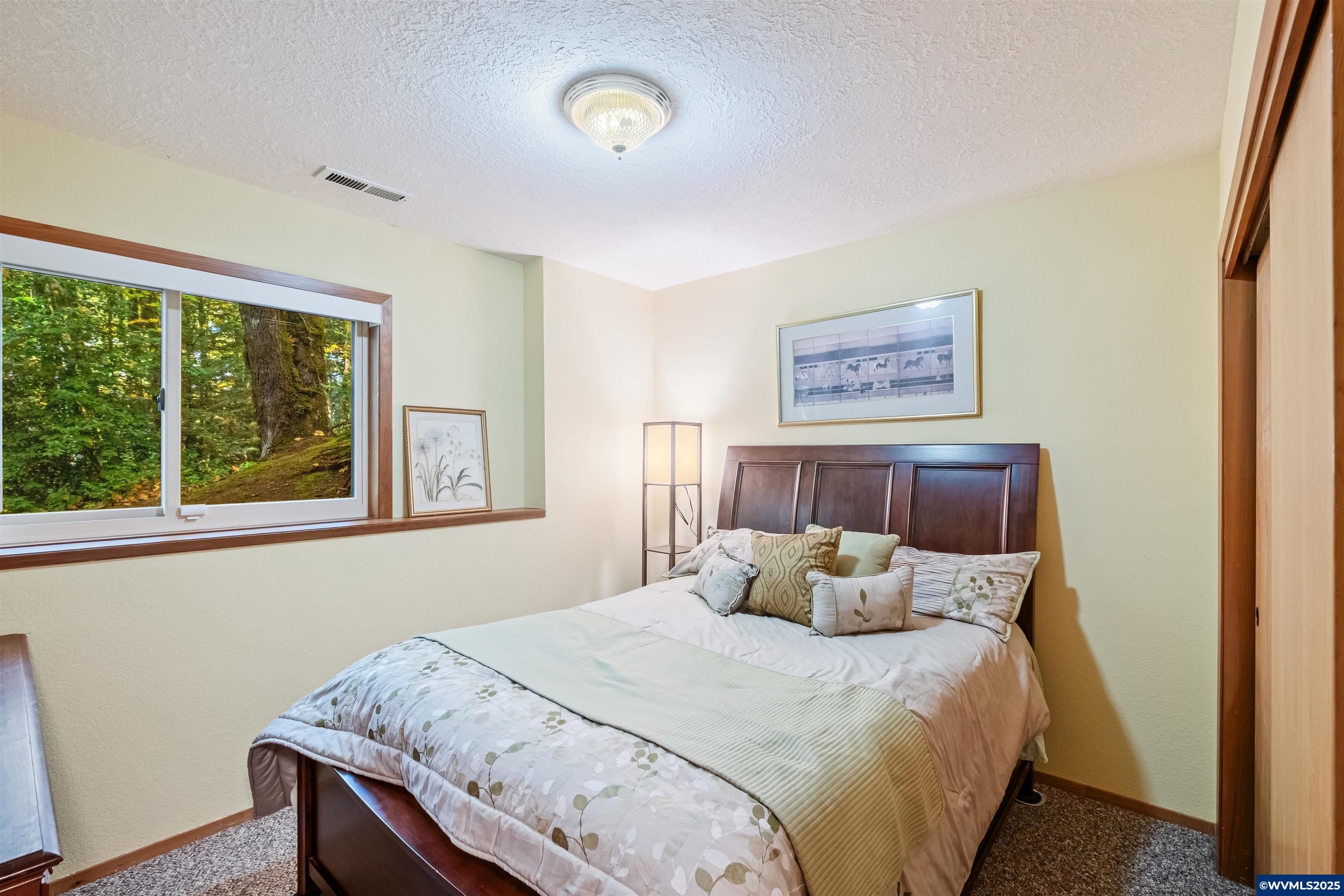 Salem, Oregon 97306, United States, 4 Bedrooms Bedrooms, ,4 BathroomsBathrooms,Residential,Active,237134