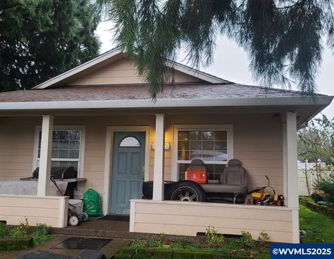 504 Wall St Silverton OR 97381