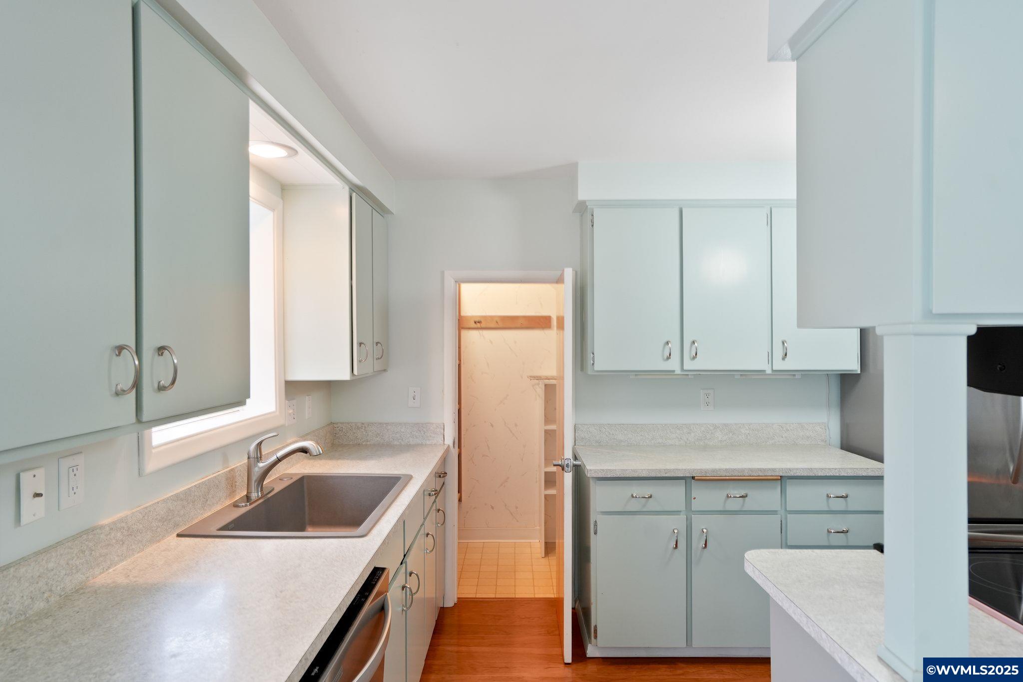 Salem, Oregon 97302, United States, 4 Bedrooms Bedrooms, ,2 BathroomsBathrooms,Residential,Active,239930