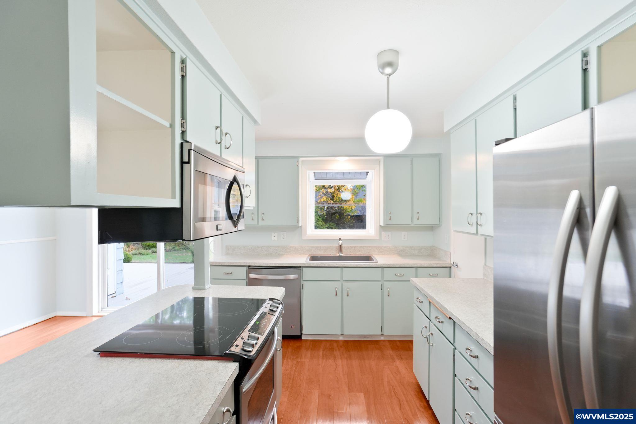 Salem, Oregon 97302, United States, 4 Bedrooms Bedrooms, ,2 BathroomsBathrooms,Residential,Active,239930