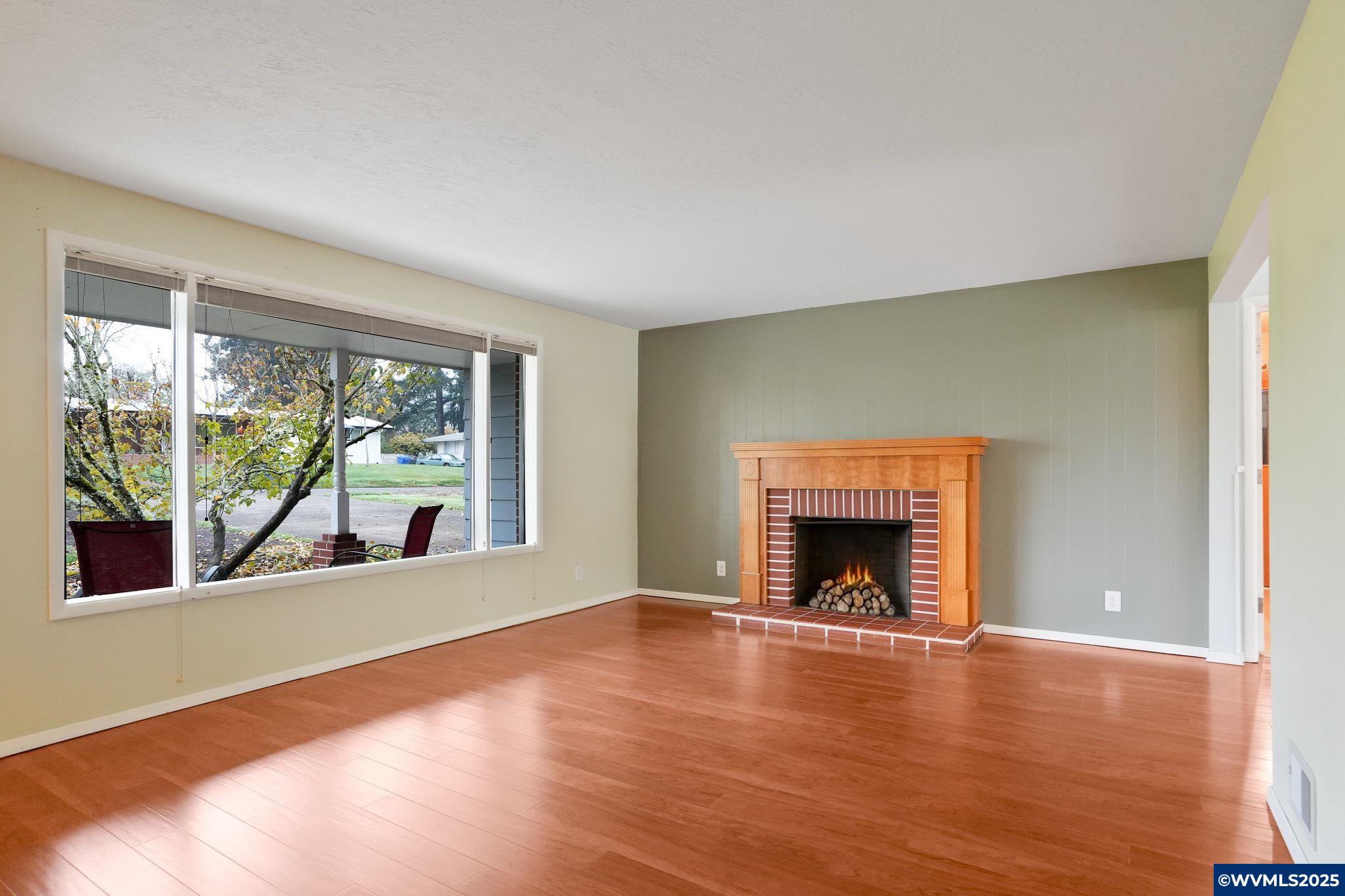 Salem, Oregon 97302, United States, 4 Bedrooms Bedrooms, ,2 BathroomsBathrooms,Residential,Active,239930