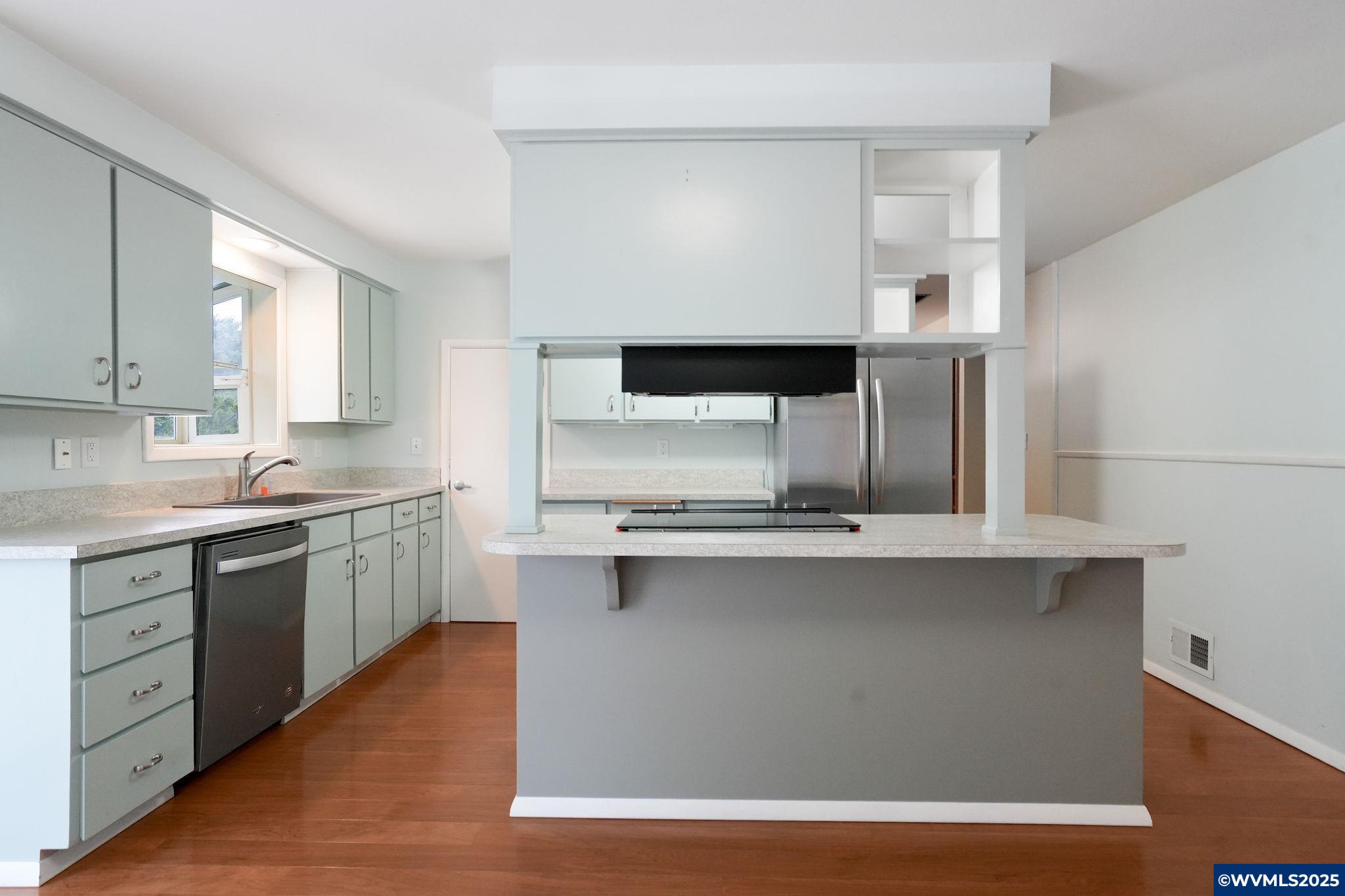 Salem, Oregon 97302, United States, 4 Bedrooms Bedrooms, ,2 BathroomsBathrooms,Residential,Active,239930