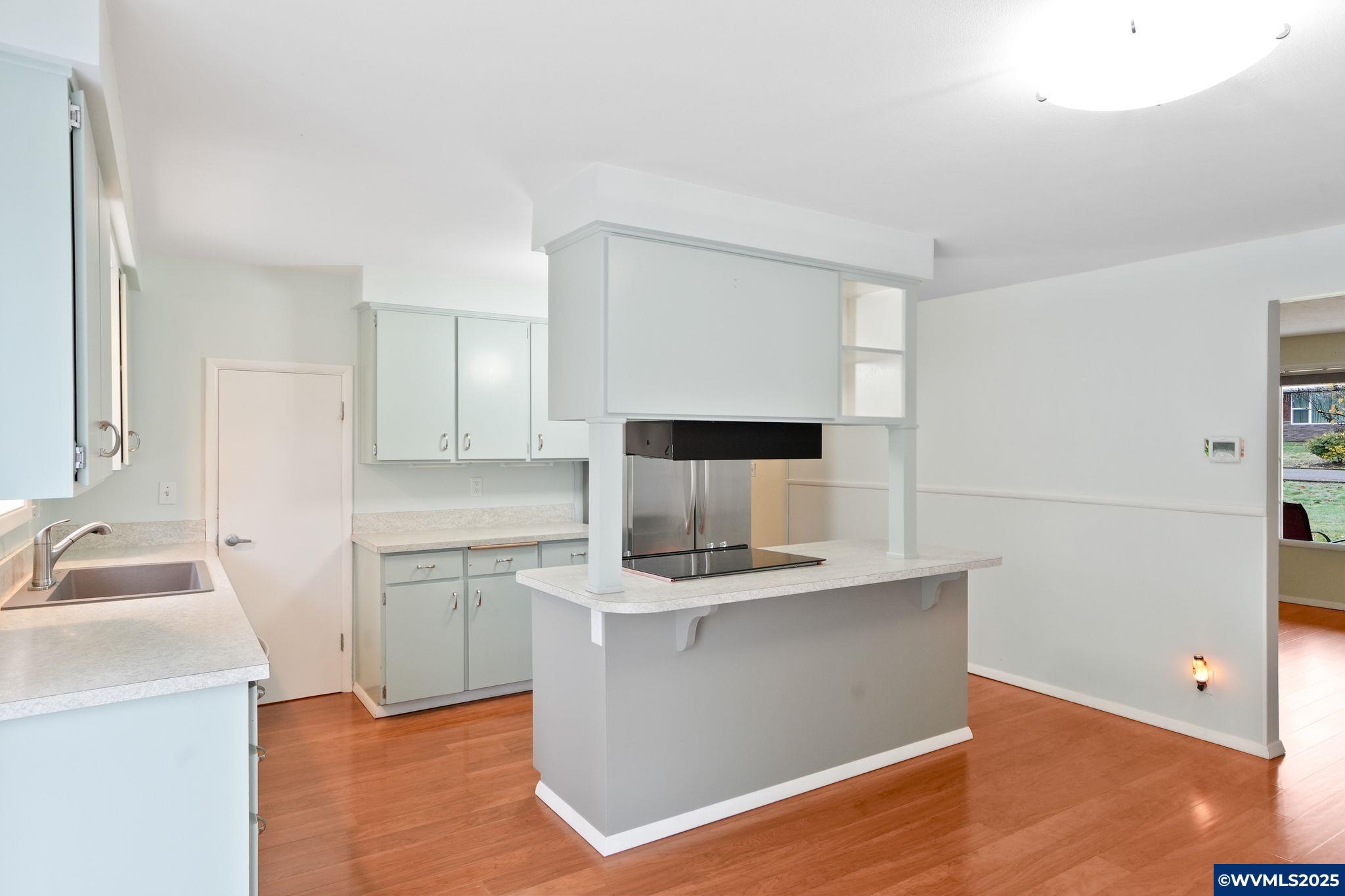 Salem, Oregon 97302, United States, 4 Bedrooms Bedrooms, ,2 BathroomsBathrooms,Residential,Active,239930