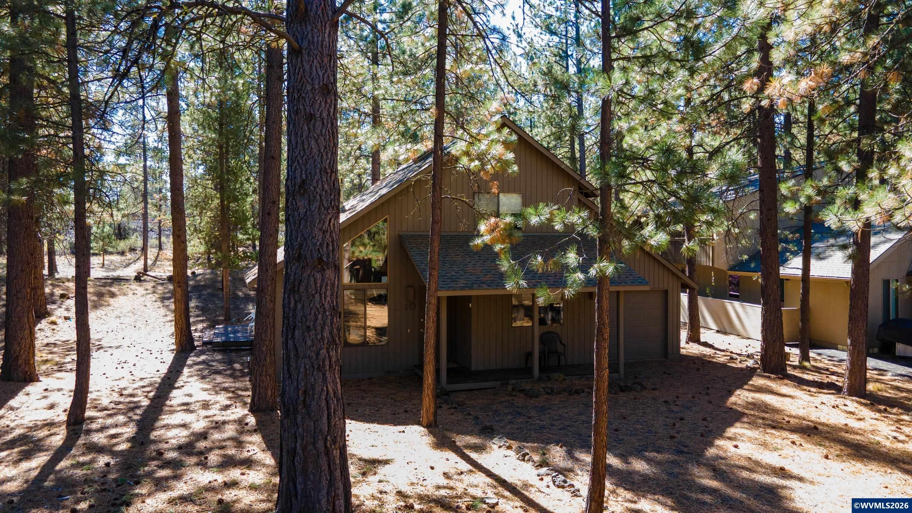 10 Ashwood Ln