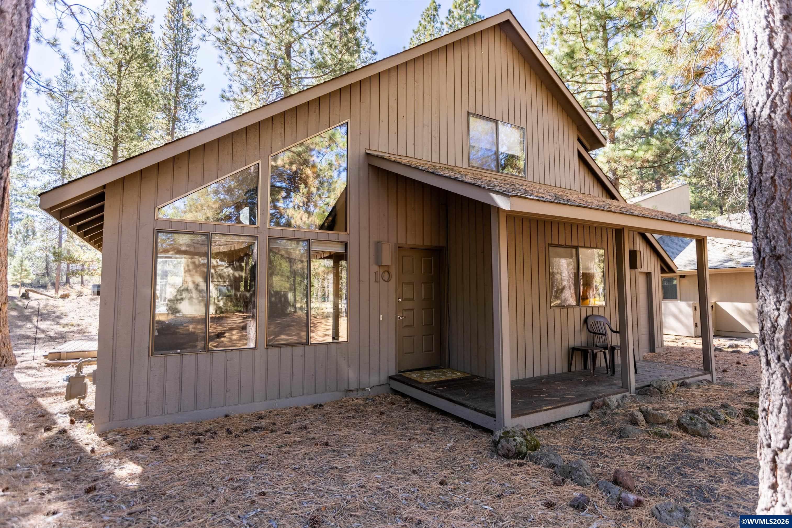 10 Ashwood Ln