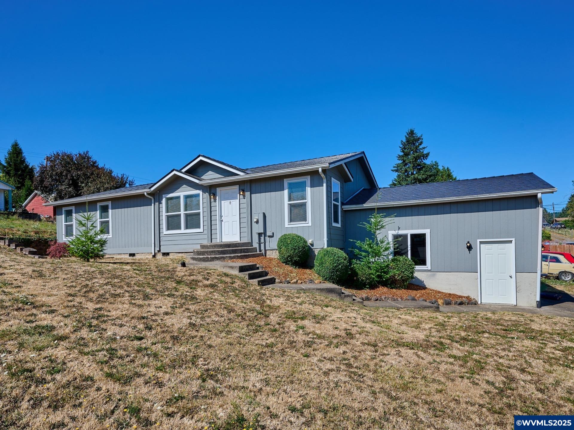 321 SW James Ct