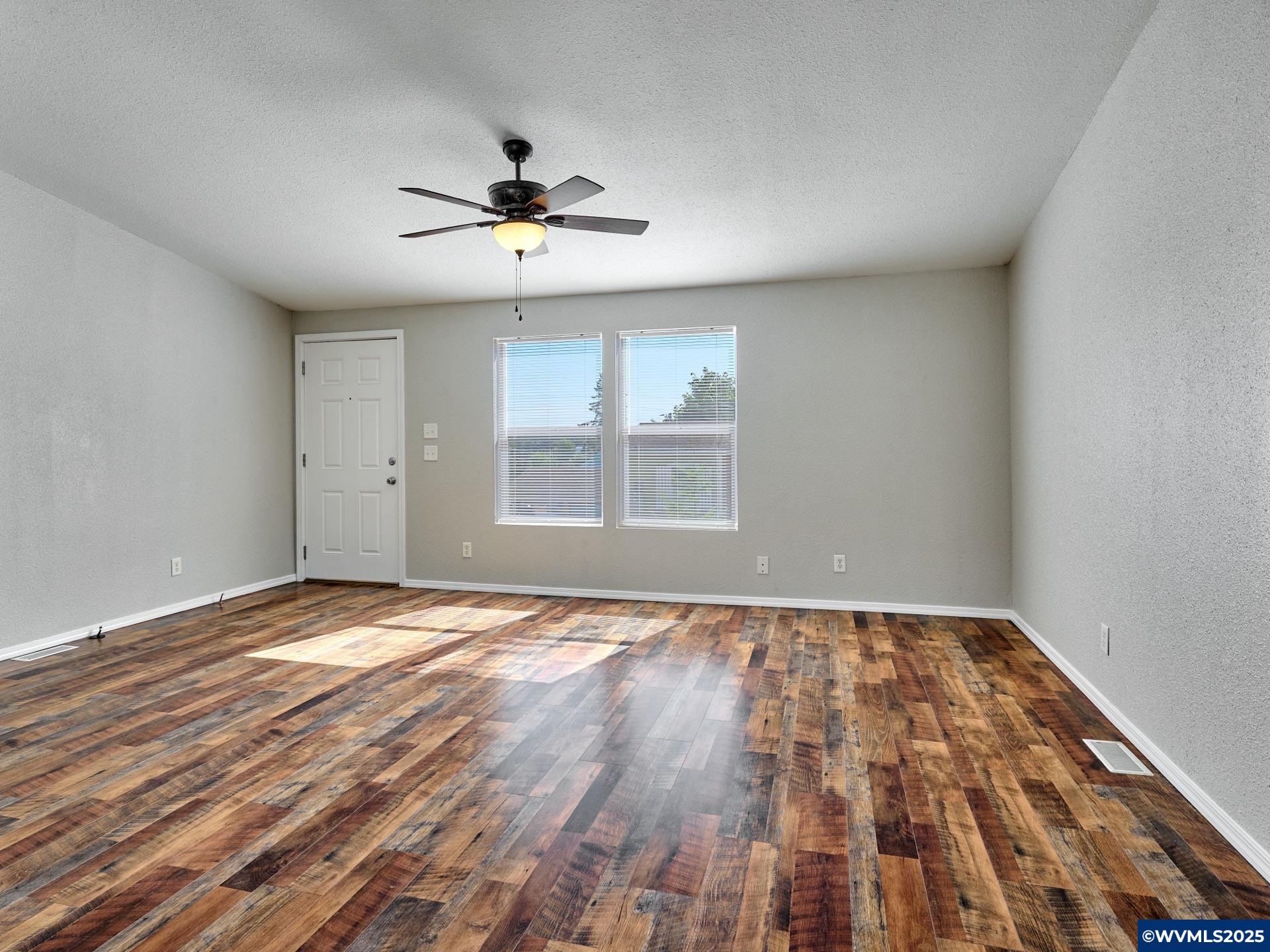 321 SW James Ct