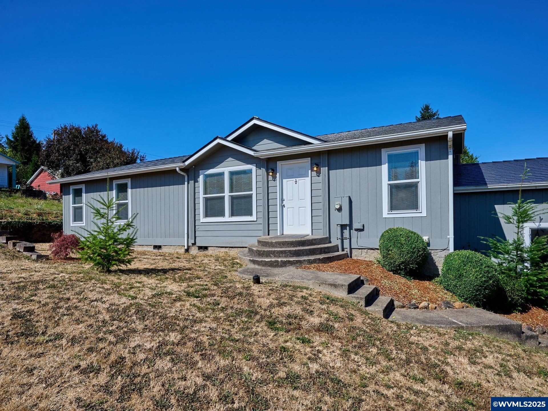 321 SW James Ct