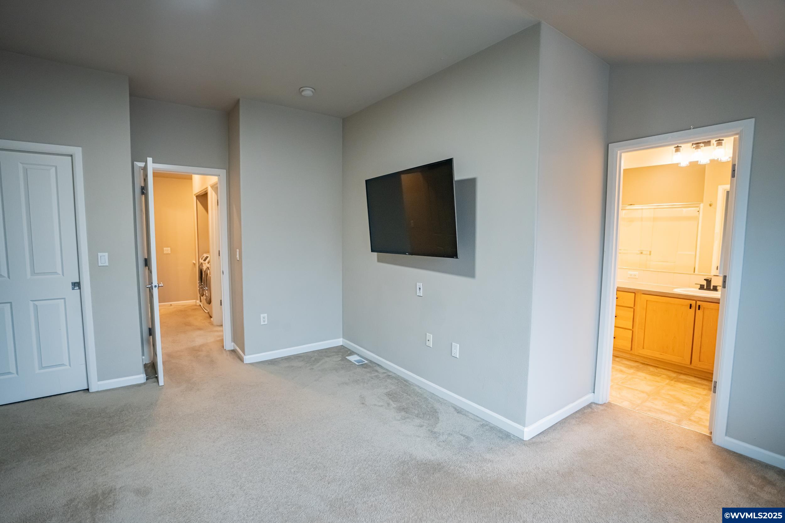 Tigard, Oregon 97223, United States, 2 Bedrooms Bedrooms, ,2 BathroomsBathrooms,Residential,Active,249809