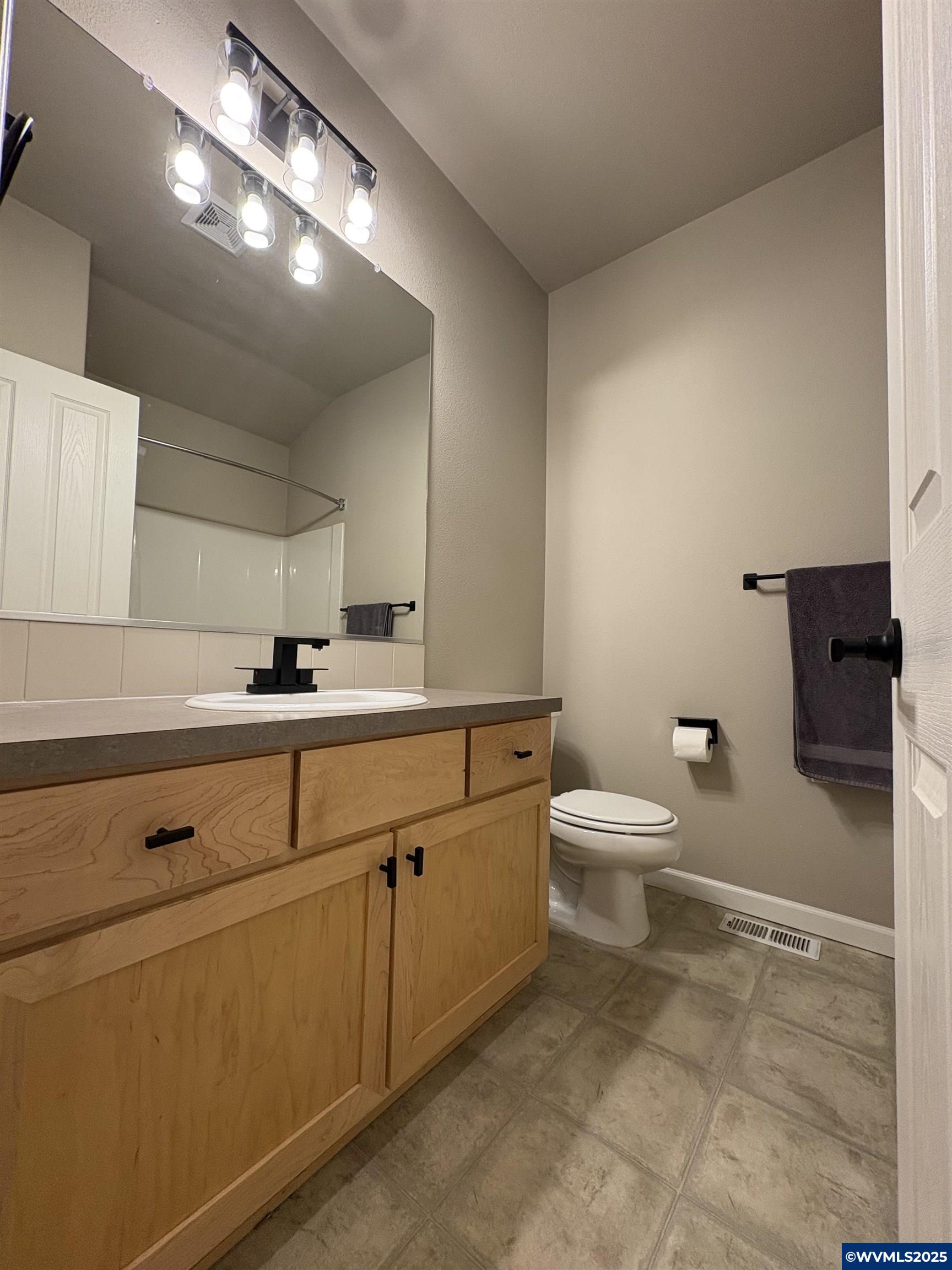 Tigard, Oregon 97223, United States, 2 Bedrooms Bedrooms, ,2 BathroomsBathrooms,Residential,Active,249809