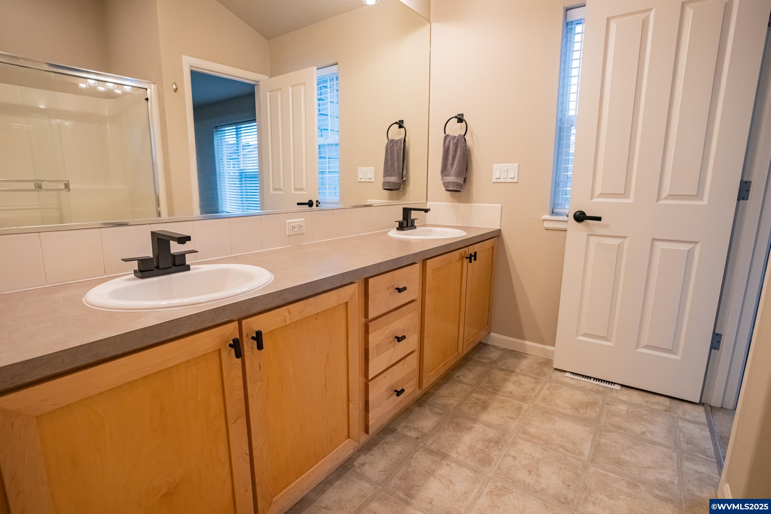 Tigard, Oregon 97223, United States, 2 Bedrooms Bedrooms, ,2 BathroomsBathrooms,Residential,Active,249809