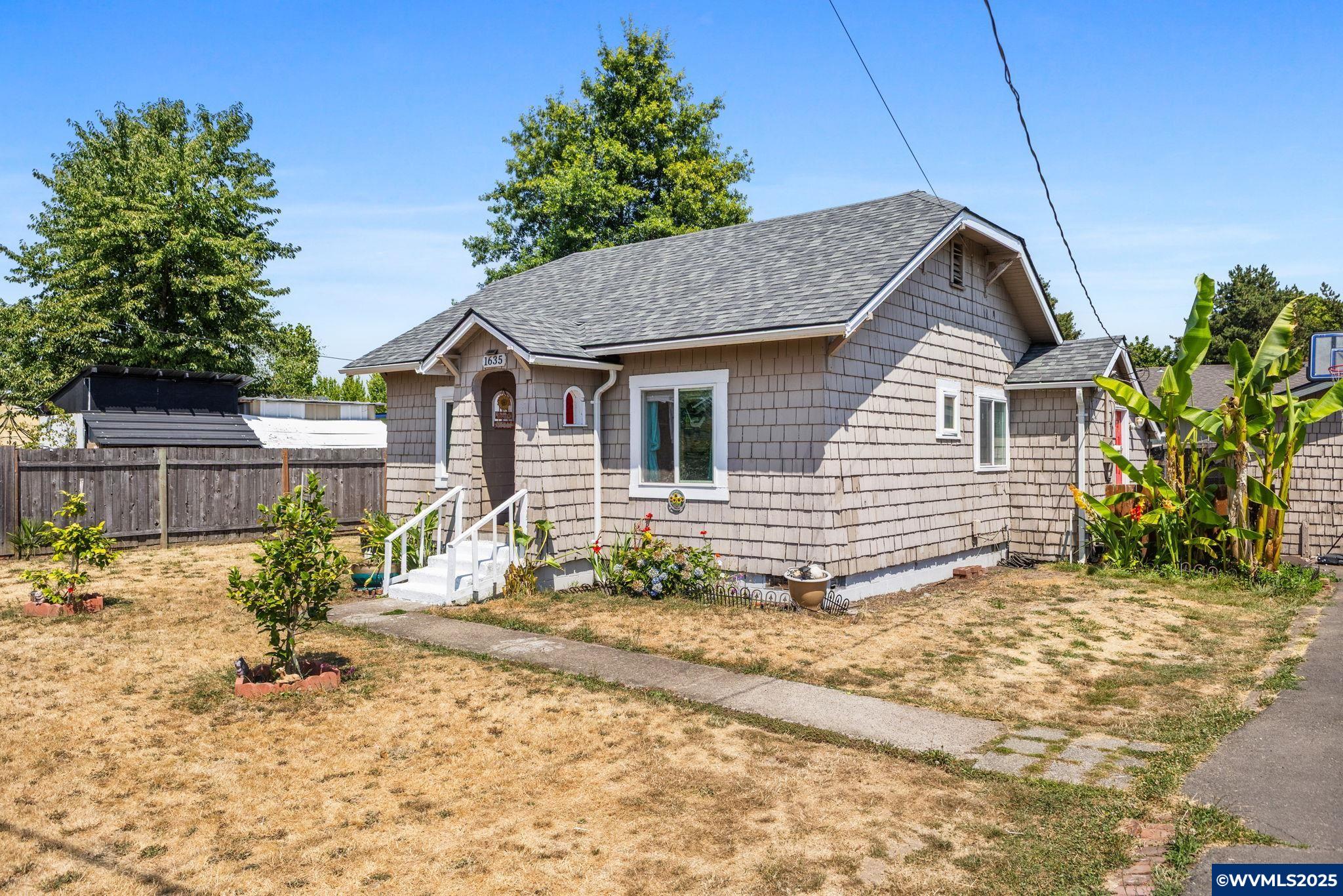 1635 Main St SE