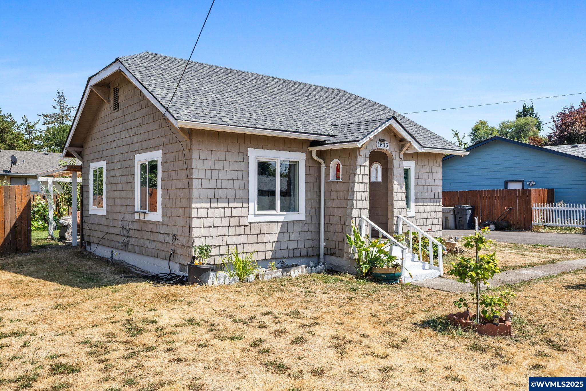 1635 Main St SE