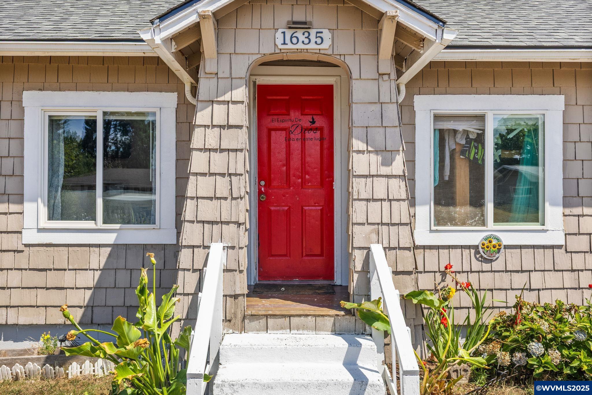1635 Main St SE
