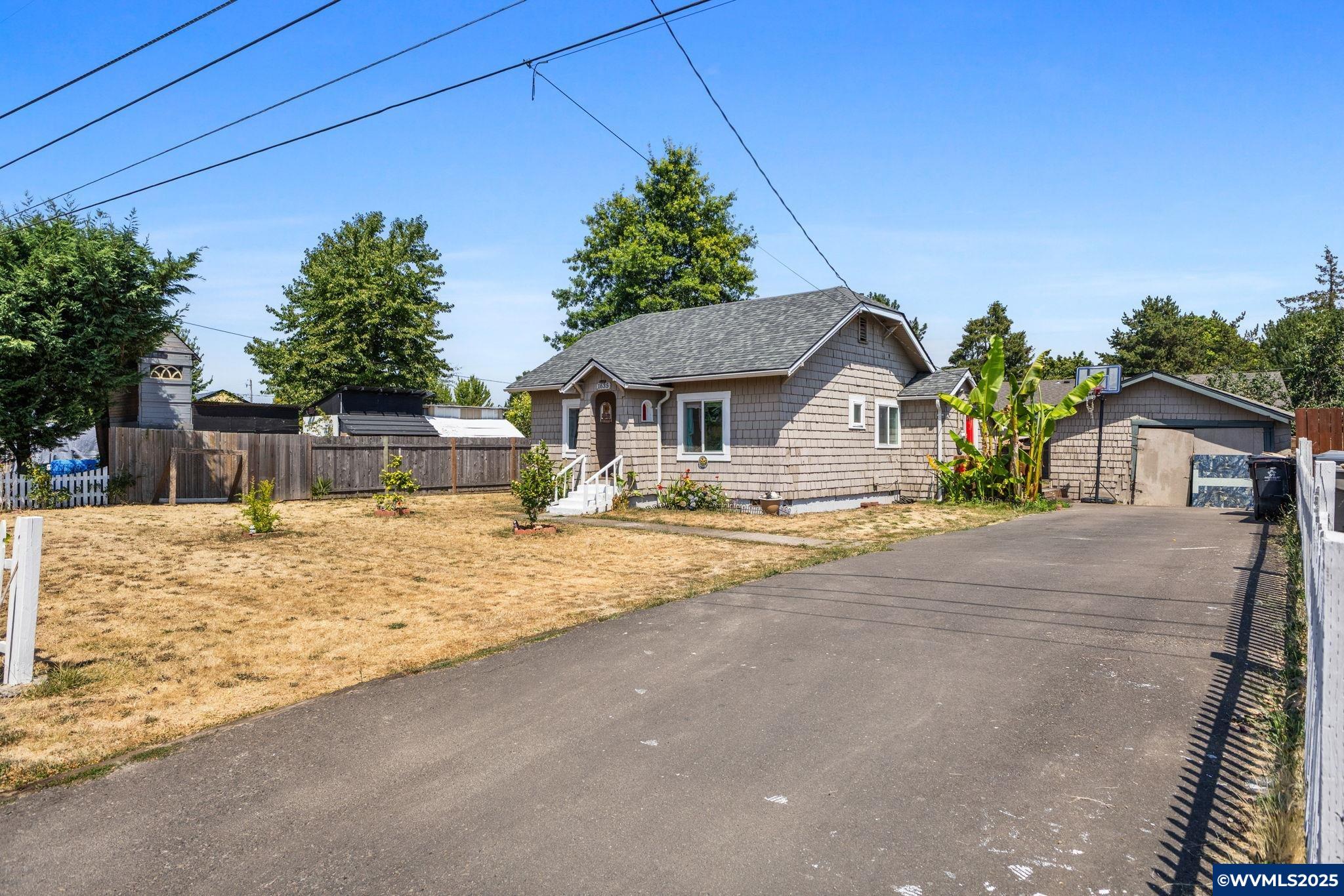 1635 Main St SE