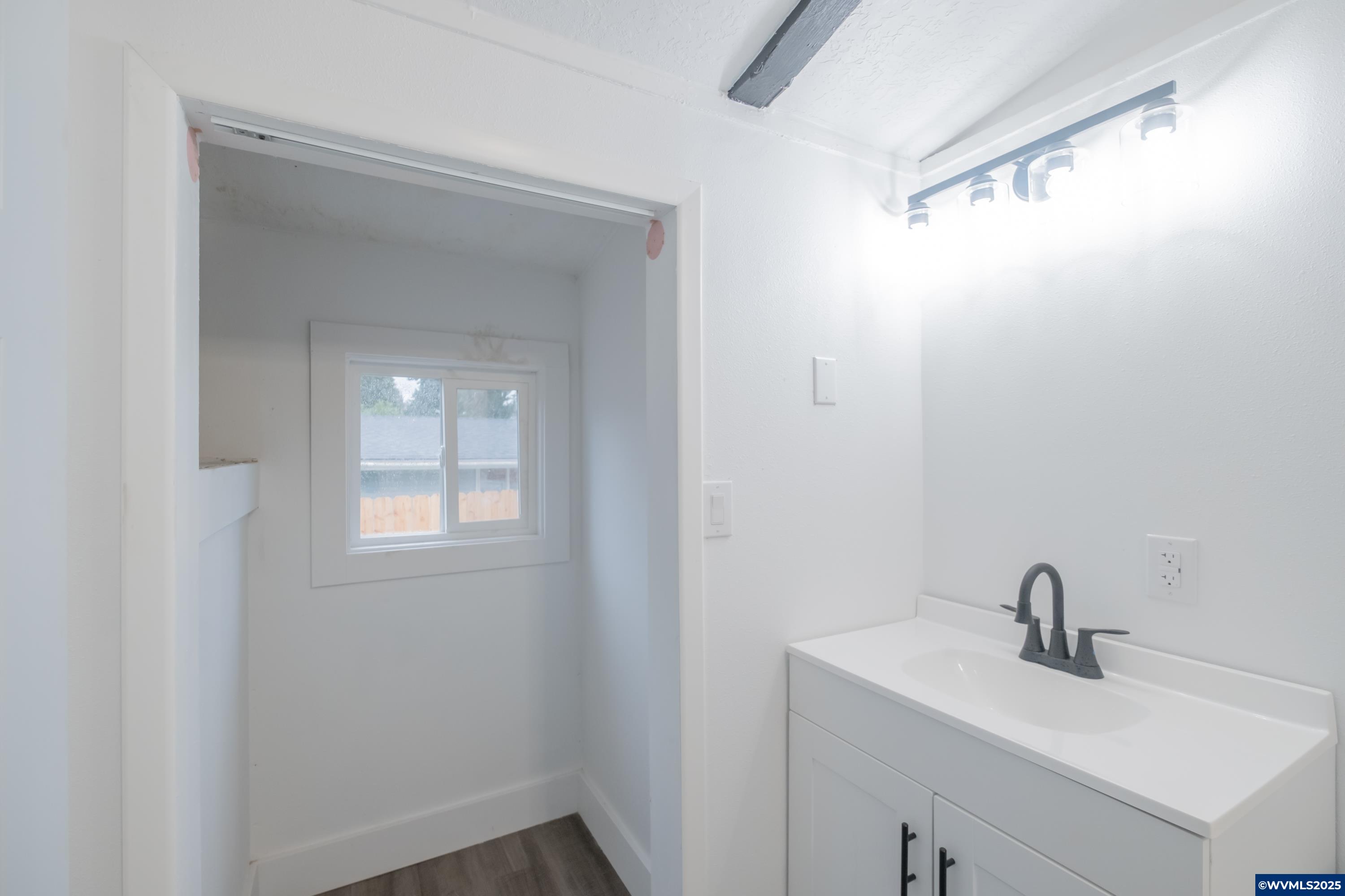 Salem, Oregon 97302, United States, 3 Bedrooms Bedrooms, ,2 BathroomsBathrooms,Residential,Active,255551