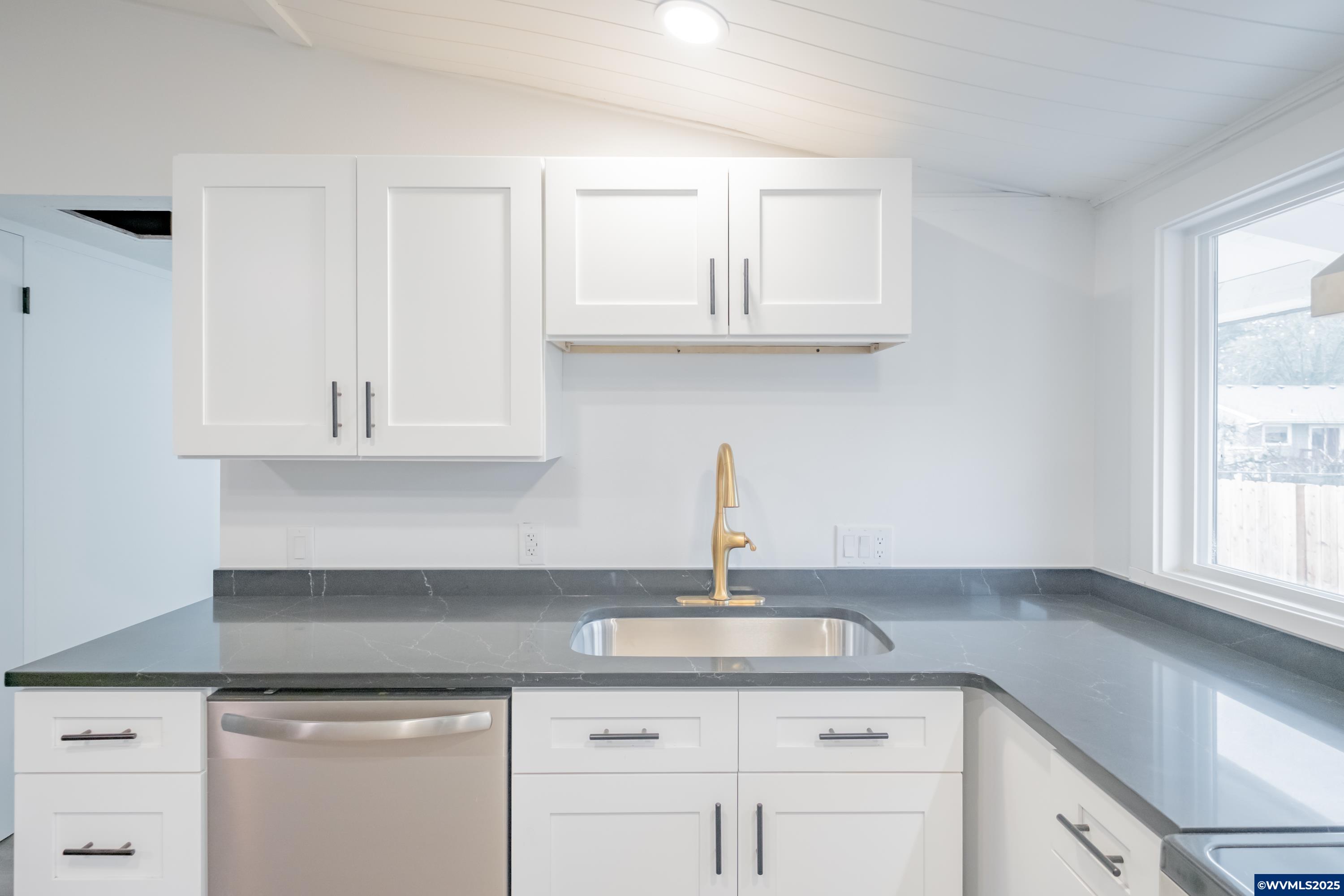 Salem, Oregon 97302, United States, 3 Bedrooms Bedrooms, ,2 BathroomsBathrooms,Residential,Active,255551