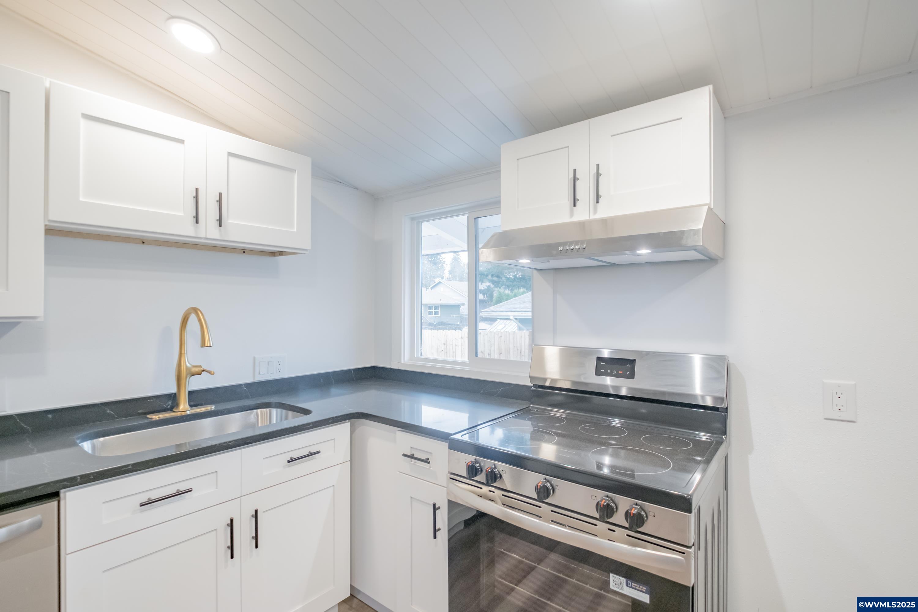 Salem, Oregon 97302, United States, 3 Bedrooms Bedrooms, ,2 BathroomsBathrooms,Residential,Active,255551