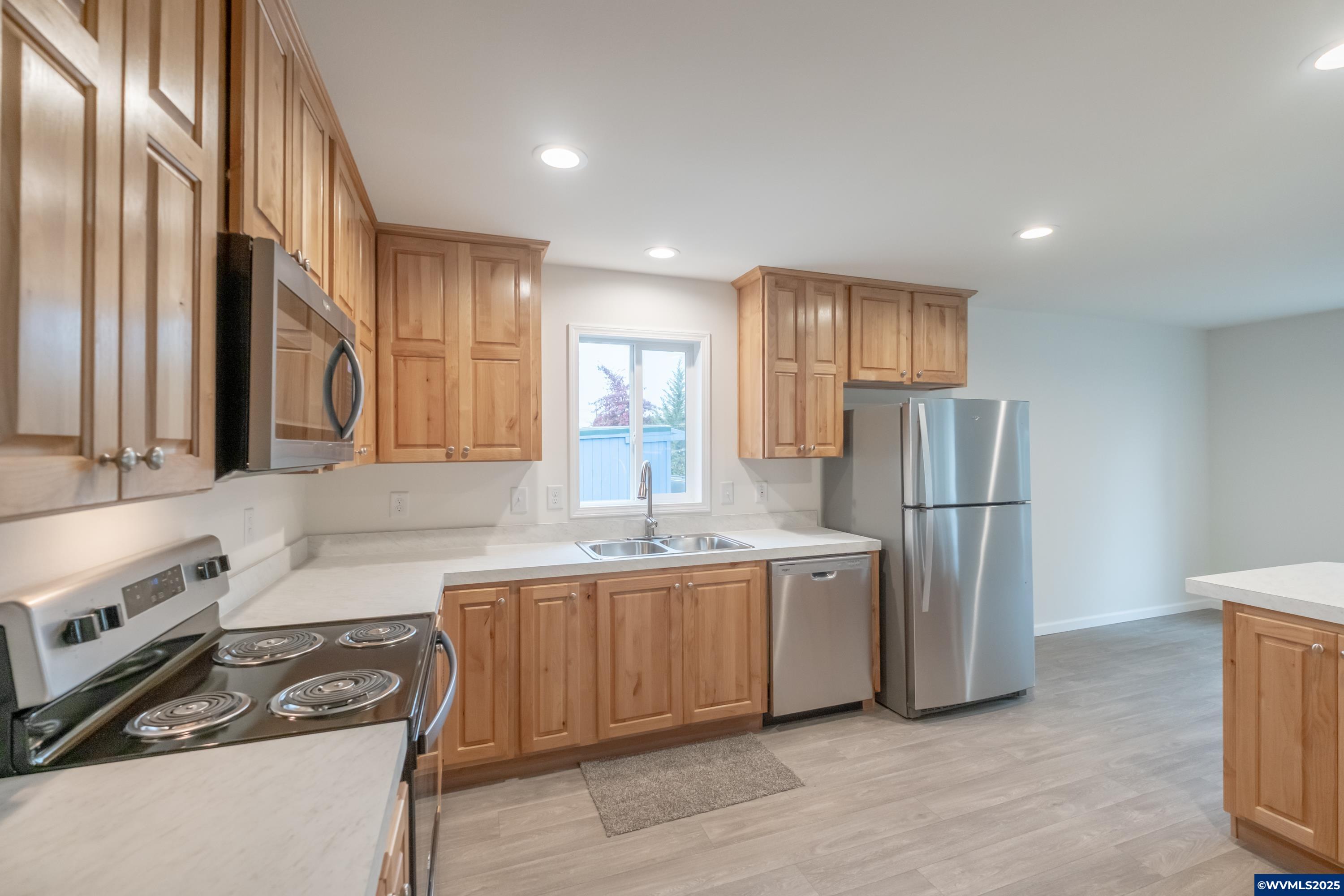 Salem, Oregon 97305, United States, 3 Bedrooms Bedrooms, ,2 BathroomsBathrooms,Residential,Active,222826