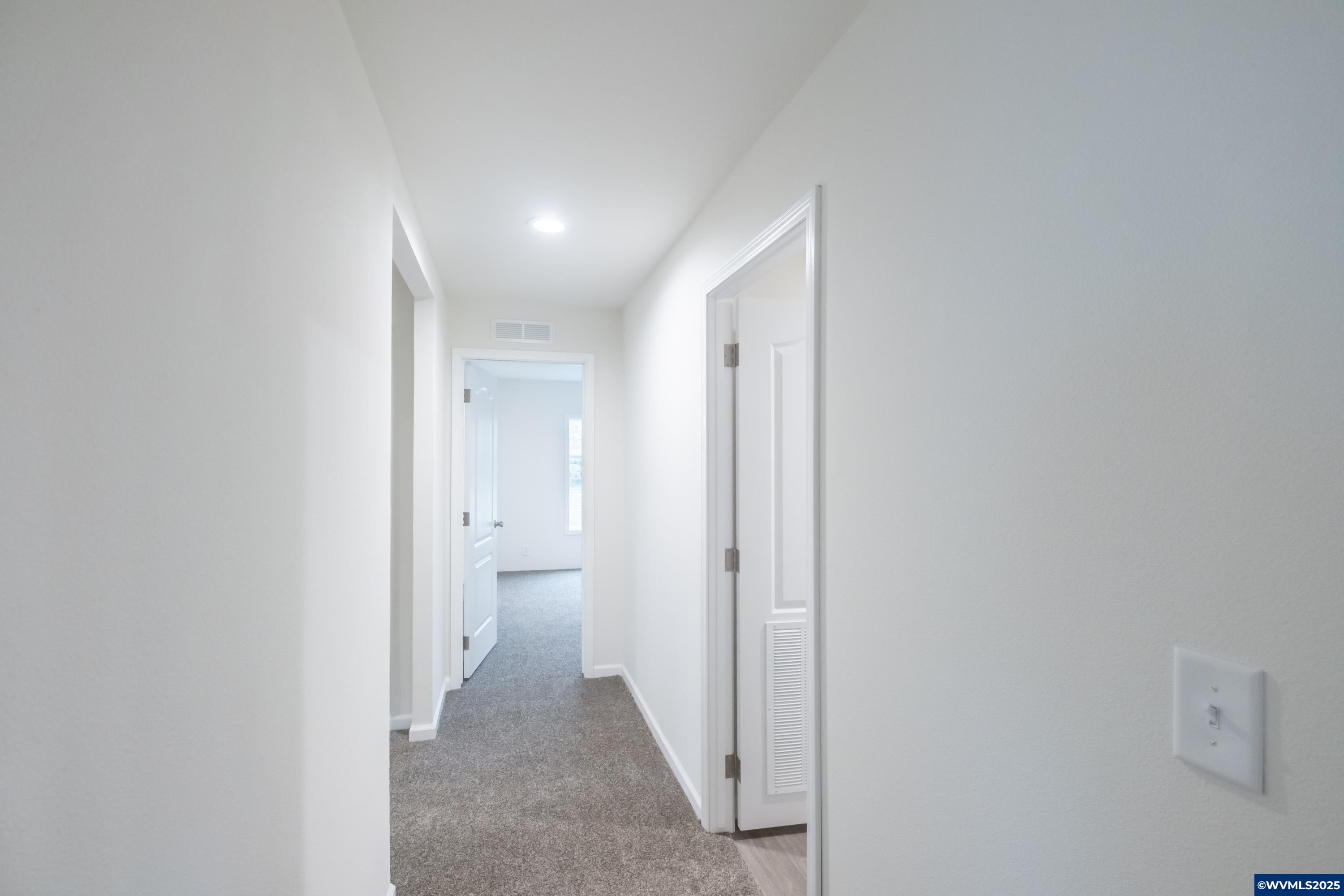 Salem, Oregon 97305, United States, 3 Bedrooms Bedrooms, ,2 BathroomsBathrooms,Residential,Active,222826