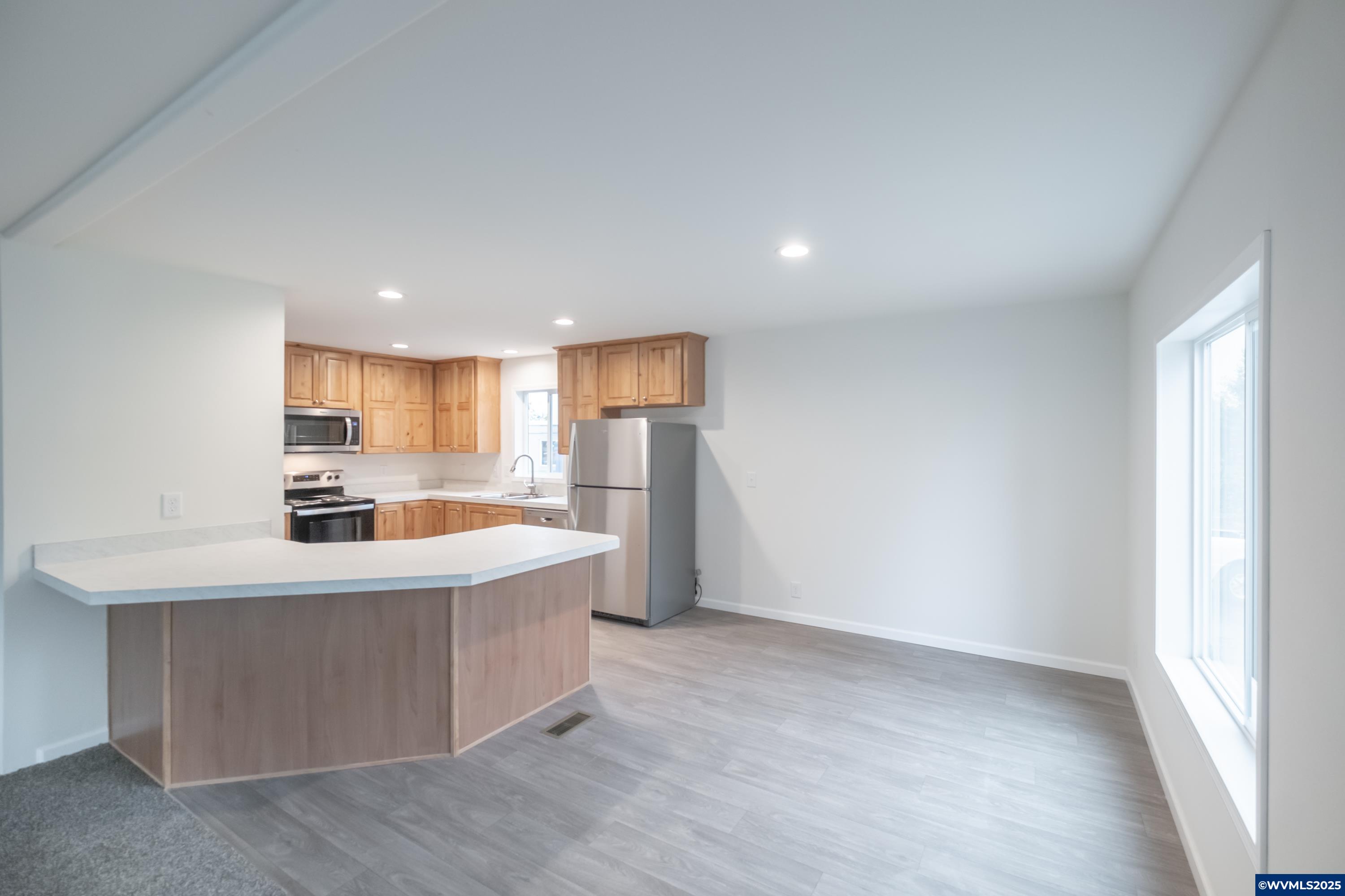 Salem, Oregon 97305, United States, 3 Bedrooms Bedrooms, ,2 BathroomsBathrooms,Residential,Active,222826