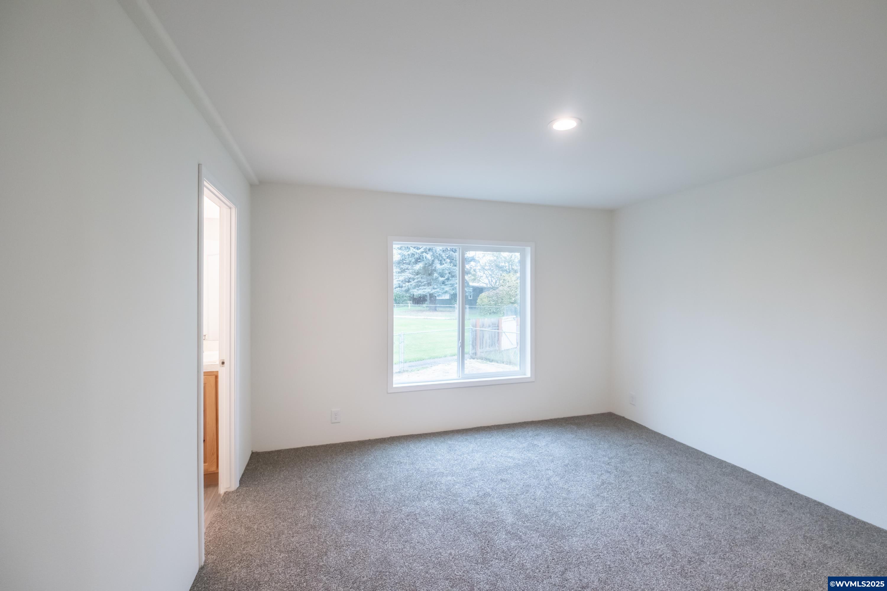 Salem, Oregon 97305, United States, 3 Bedrooms Bedrooms, ,2 BathroomsBathrooms,Residential,Active,222826