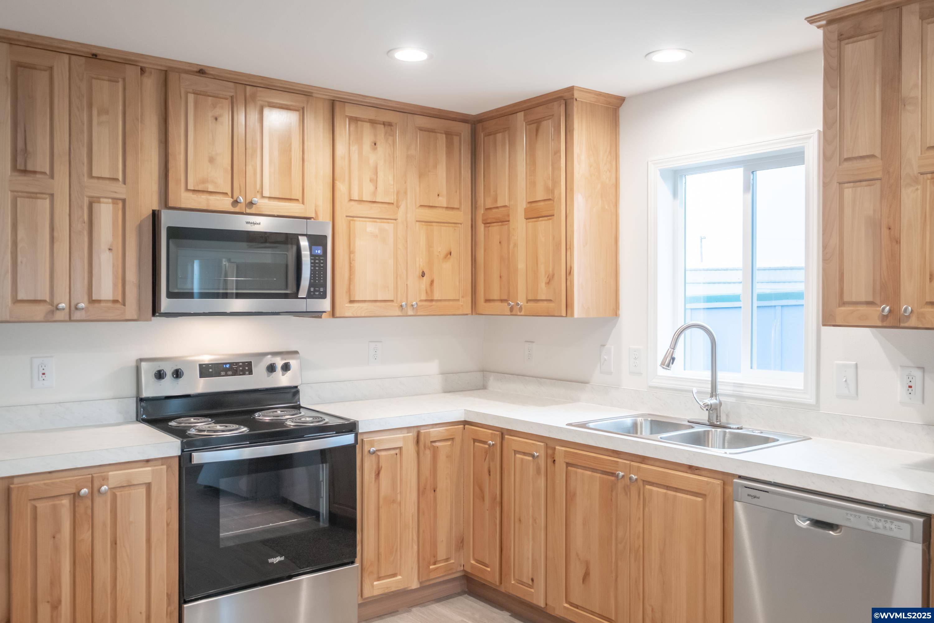 Salem, Oregon 97305, United States, 3 Bedrooms Bedrooms, ,2 BathroomsBathrooms,Residential,Active,222826