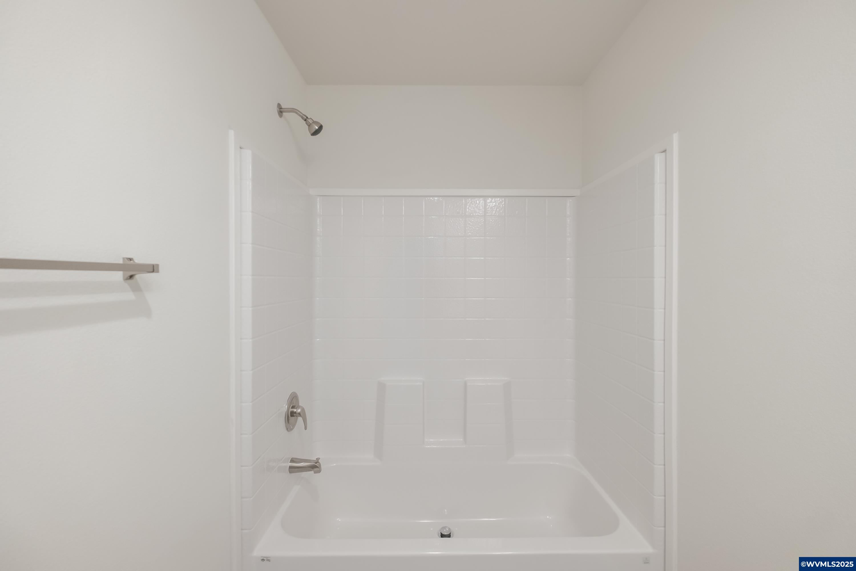 Salem, Oregon 97305, United States, 3 Bedrooms Bedrooms, ,2 BathroomsBathrooms,Residential,Active,222826