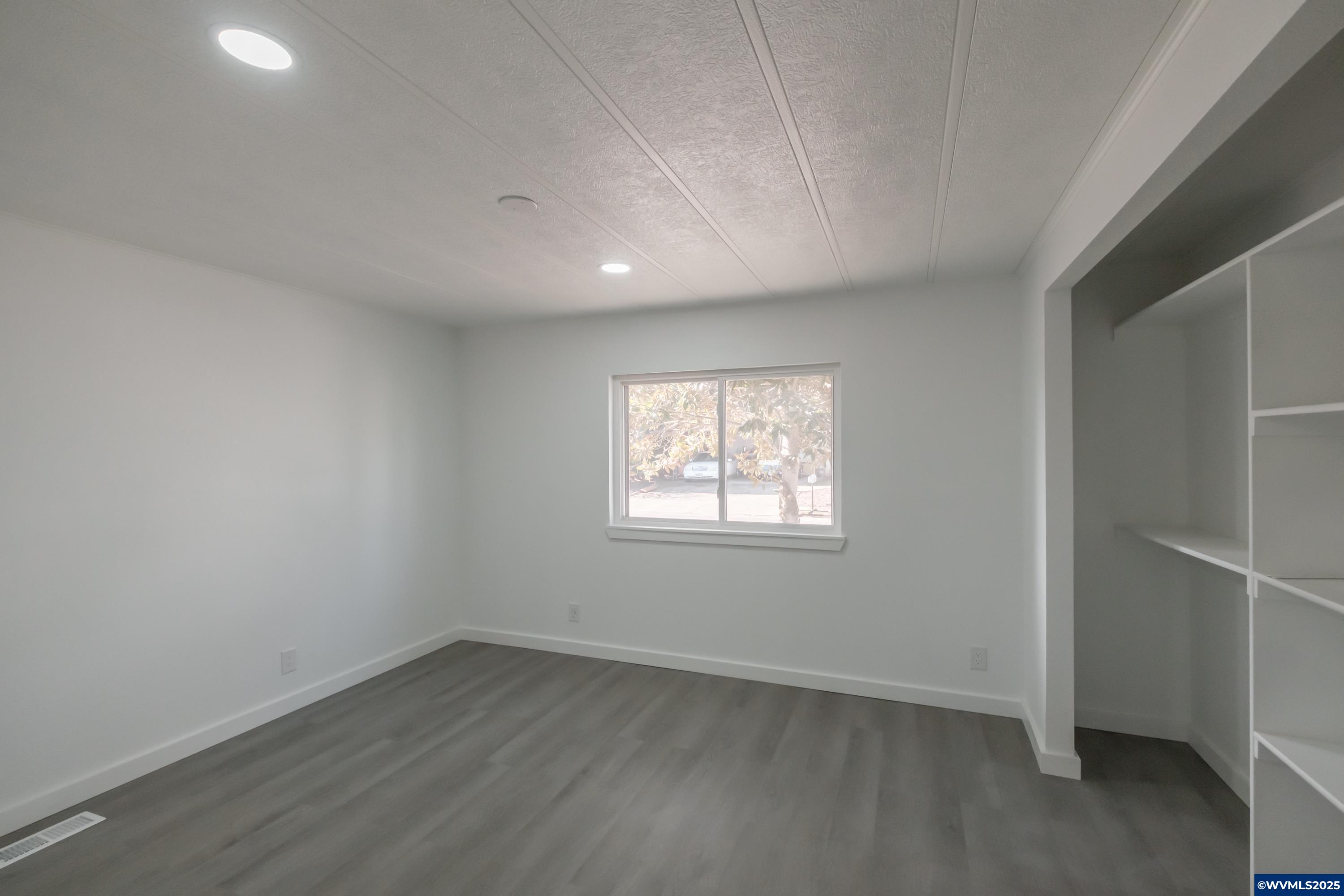 Salem, Oregon 97305, United States, 3 Bedrooms Bedrooms, ,2 BathroomsBathrooms,Residential,Pending,81799