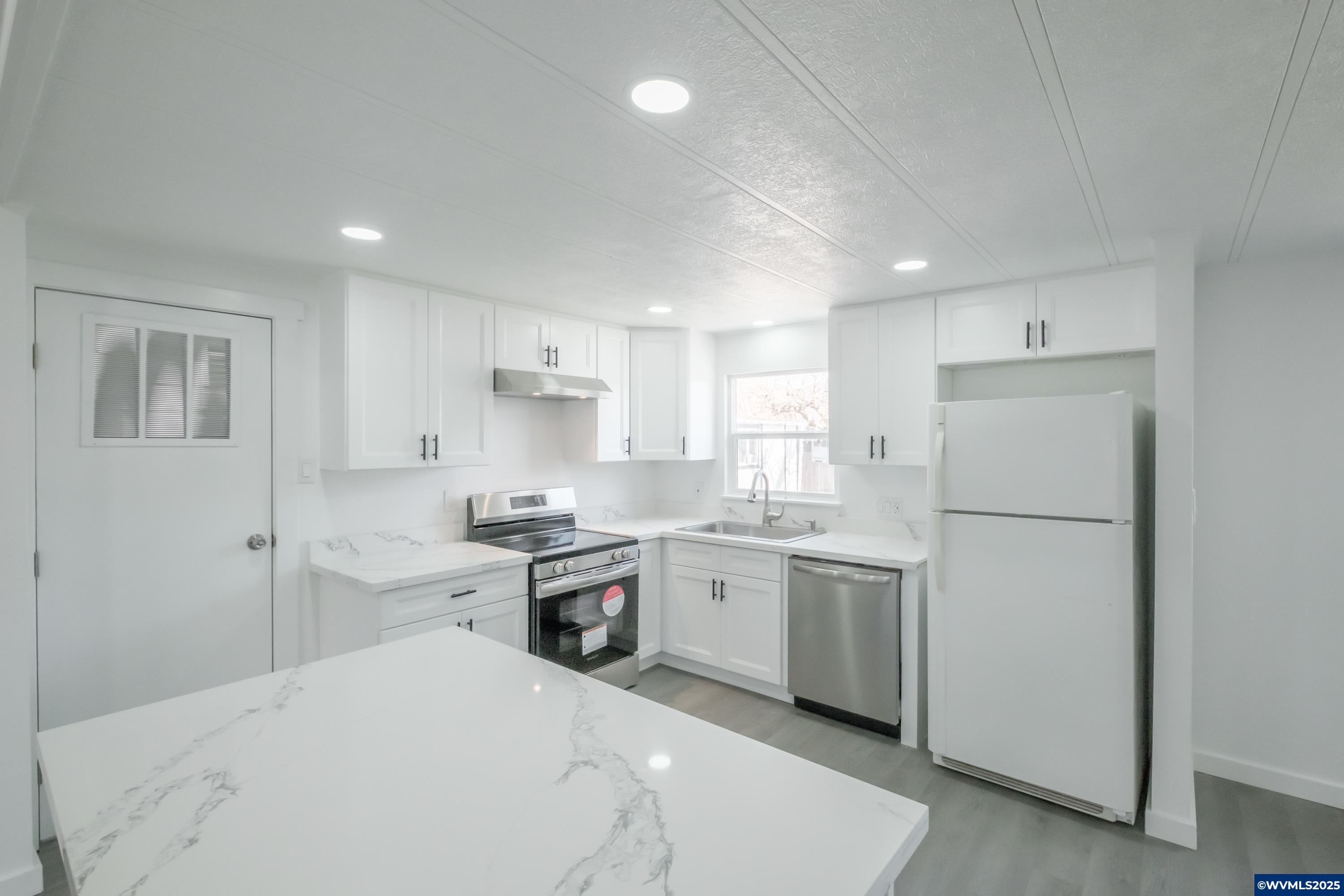 Salem, Oregon 97305, United States, 3 Bedrooms Bedrooms, ,2 BathroomsBathrooms,Residential,Pending,81799