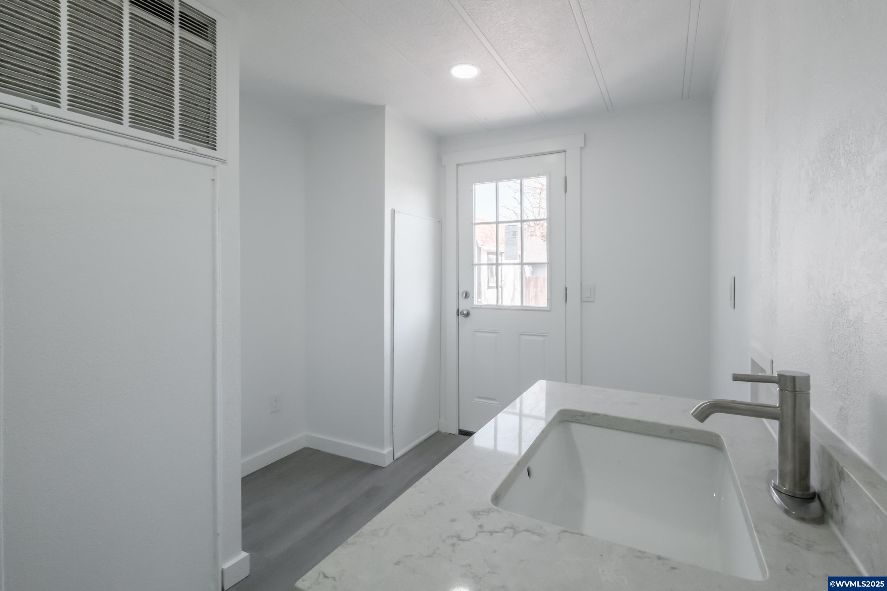 Salem, Oregon 97305, United States, 3 Bedrooms Bedrooms, ,2 BathroomsBathrooms,Residential,Pending,81799