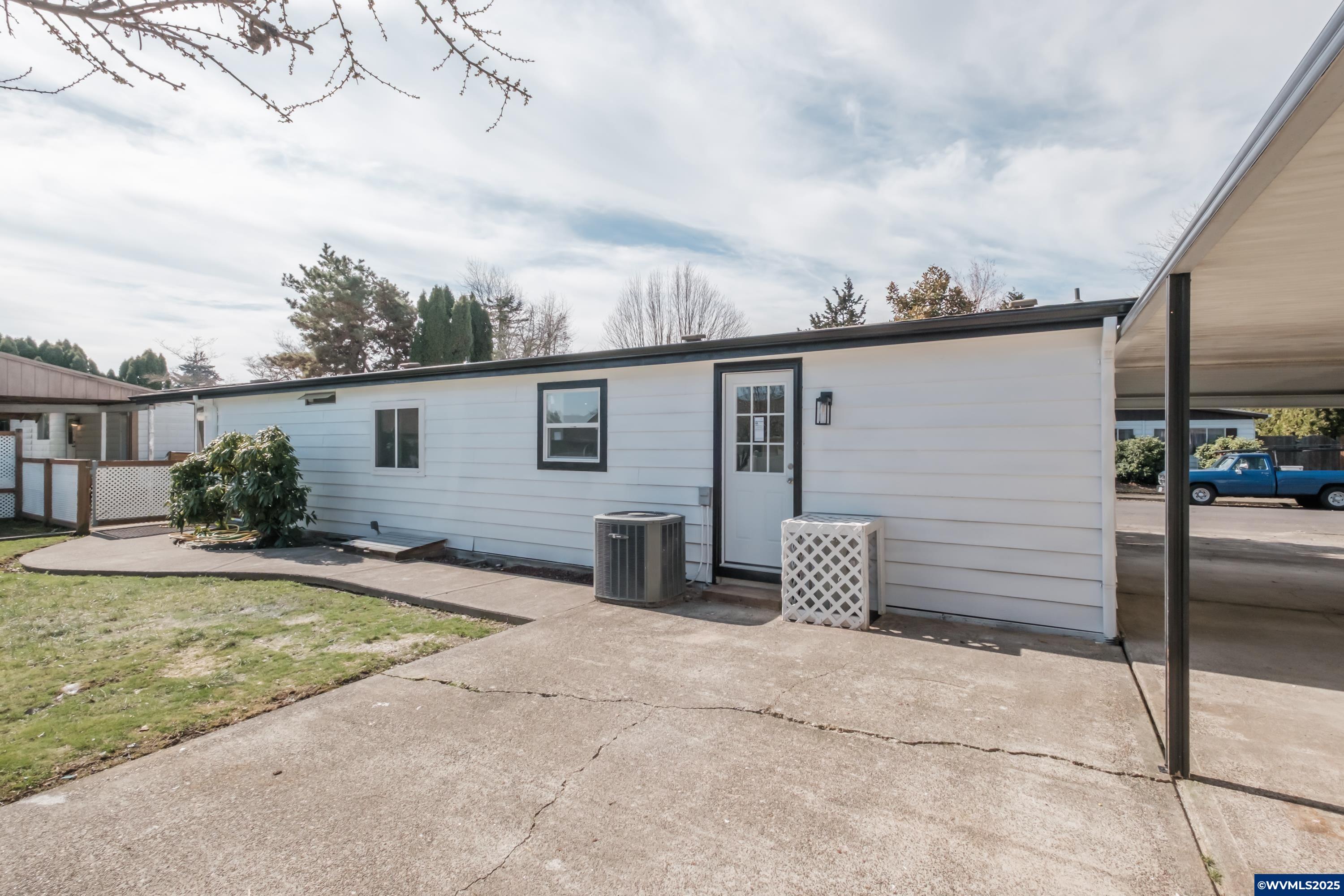 Salem, Oregon 97305, United States, 3 Bedrooms Bedrooms, ,2 BathroomsBathrooms,Residential,Pending,81799