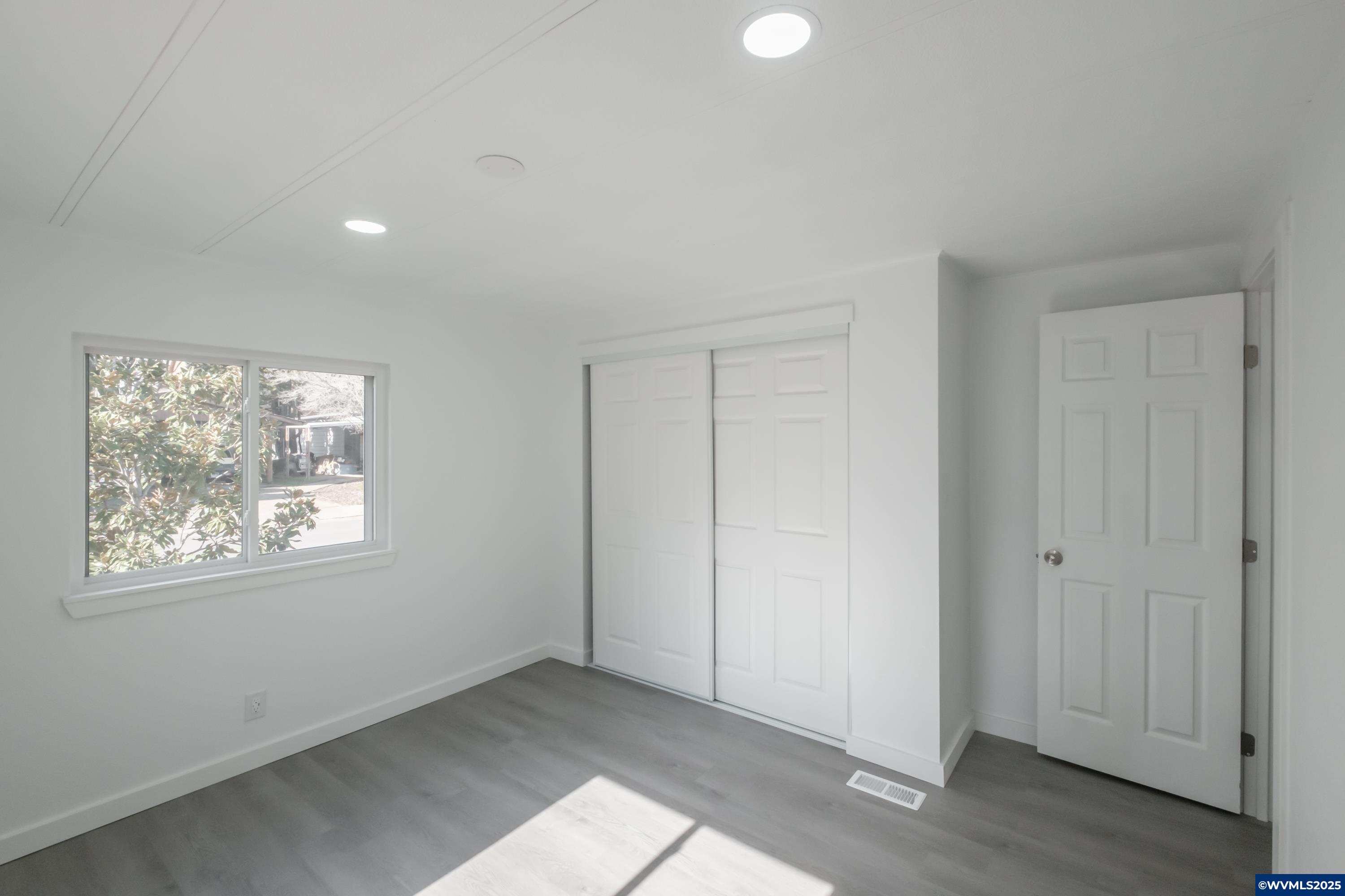 Salem, Oregon 97305, United States, 3 Bedrooms Bedrooms, ,2 BathroomsBathrooms,Residential,Pending,81799