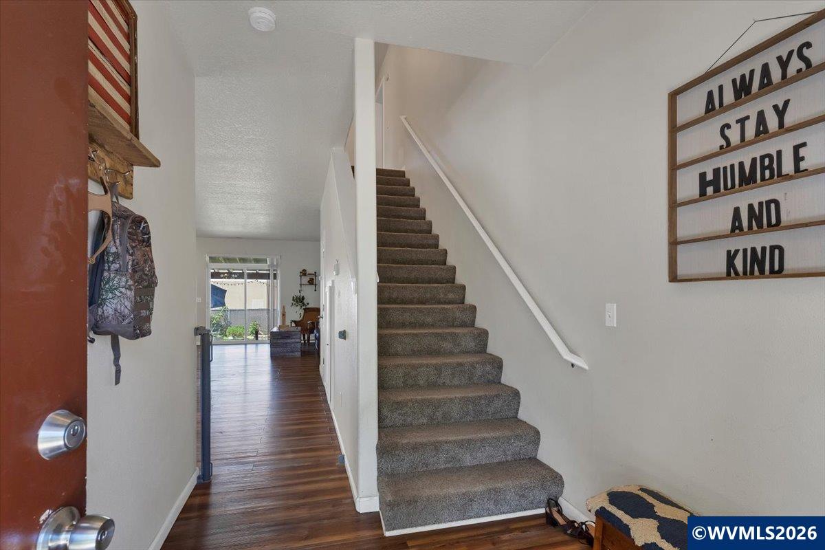 1305 Glacier View St SE