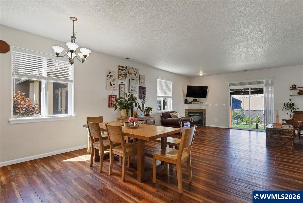 1305 Glacier View St SE