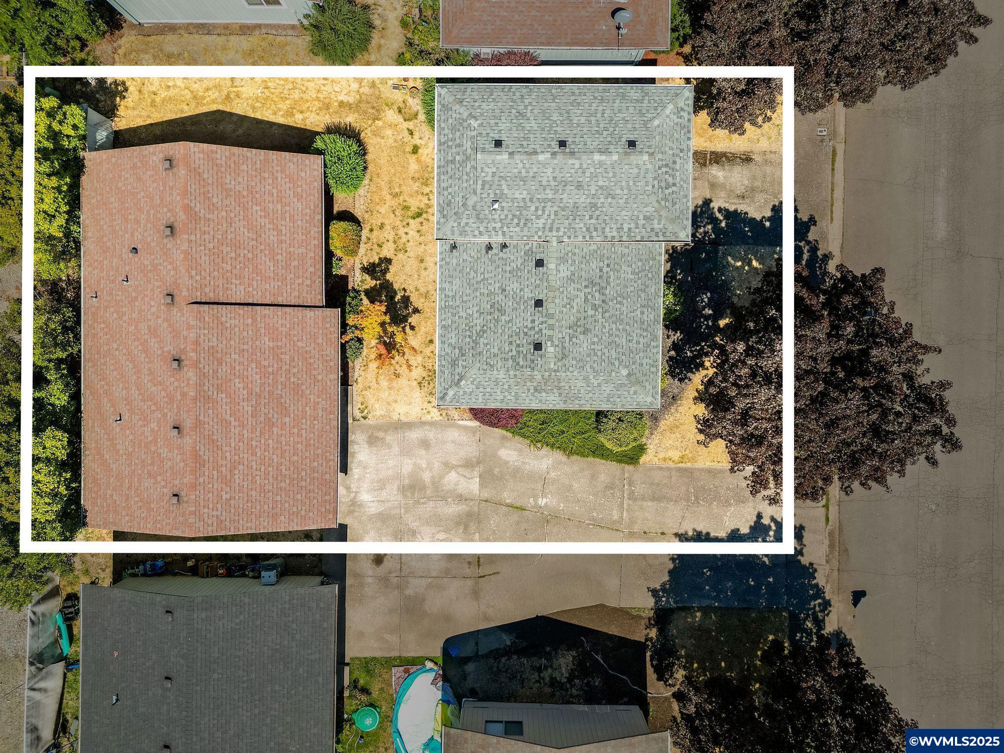 3236 Lyon (& 3238) St SW