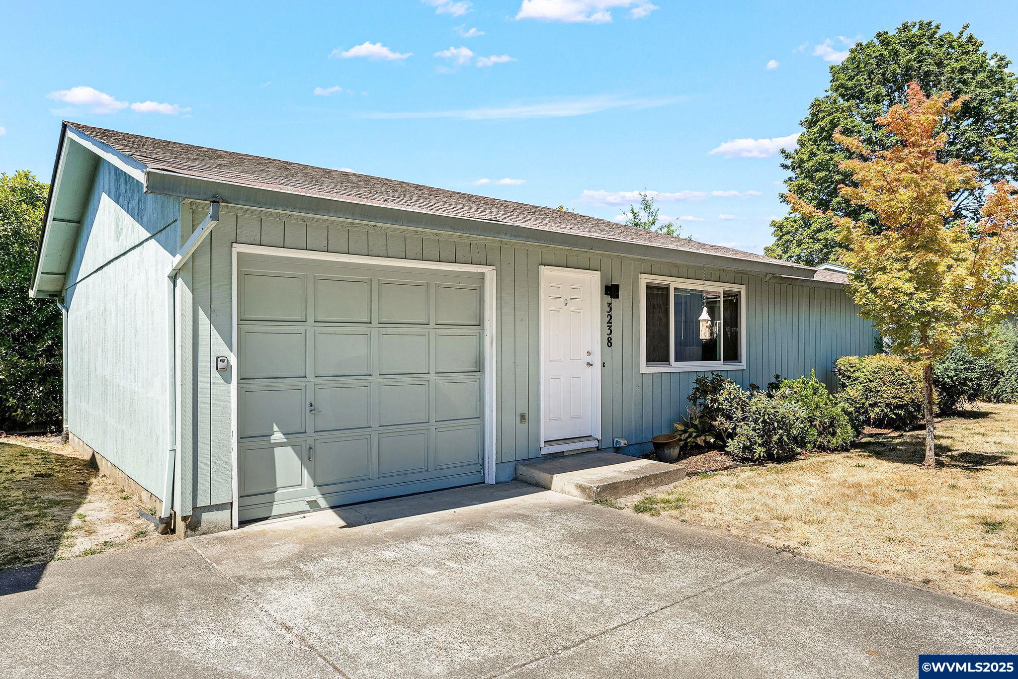 3236 Lyon (& 3238) St SW