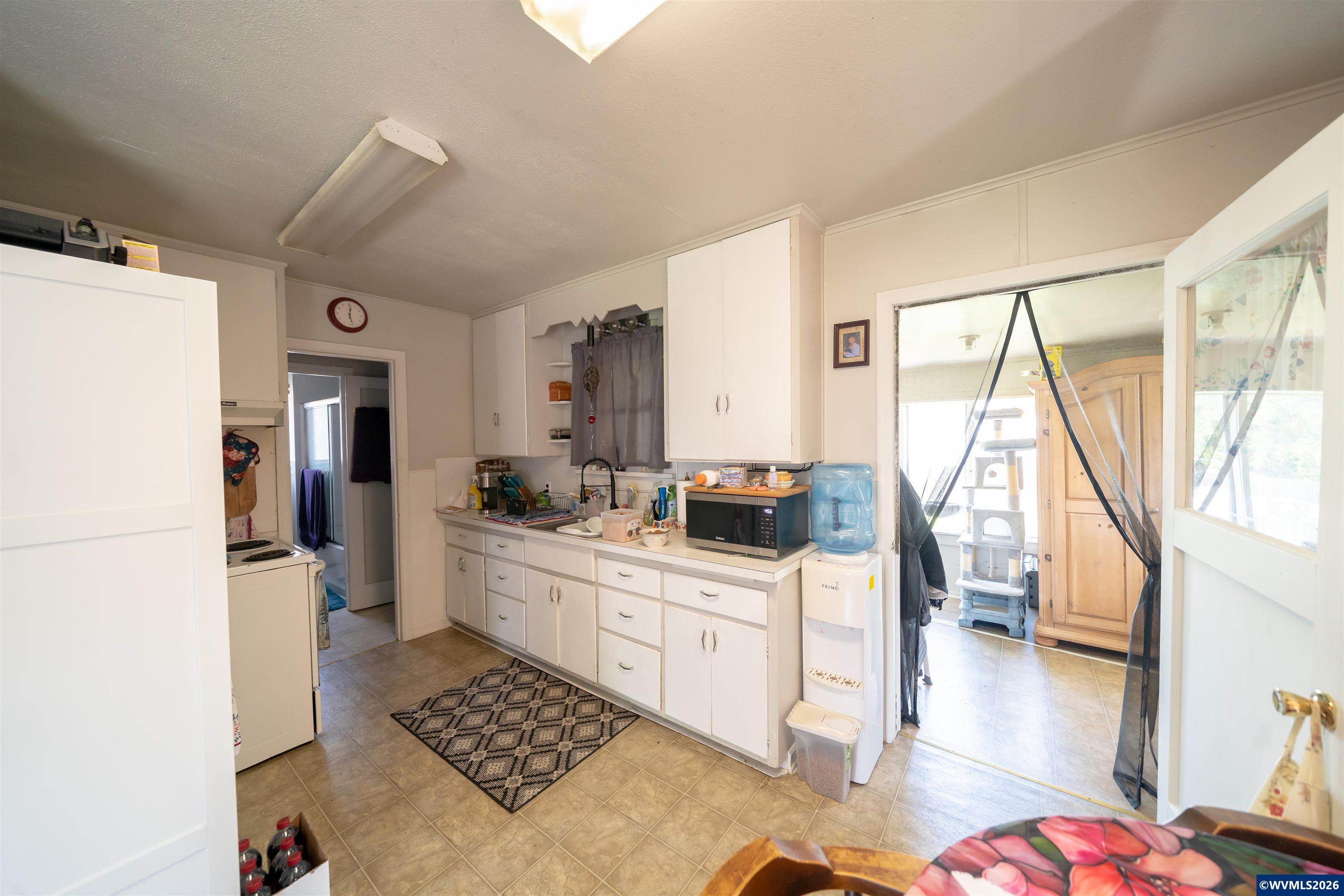 1450 SW 9th St