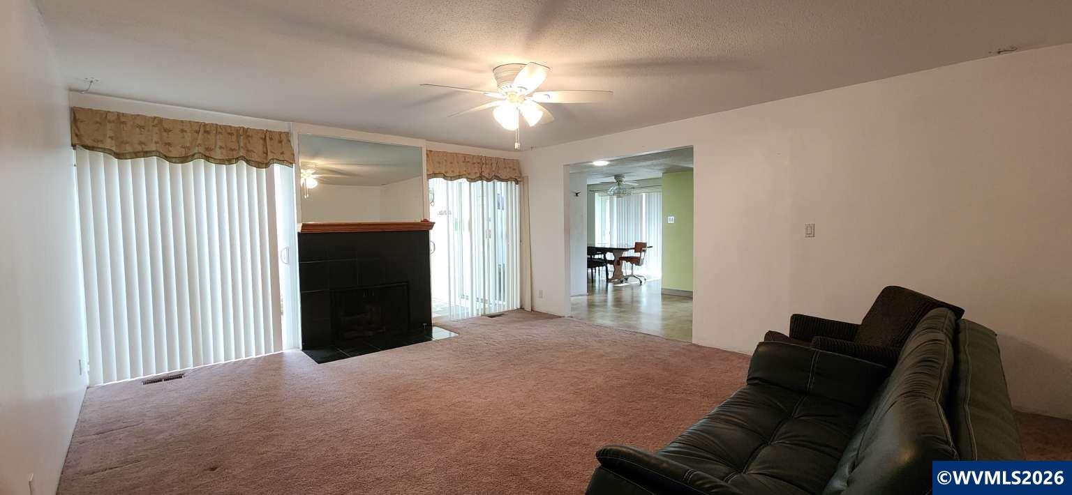 1843 Lexington Cir SE