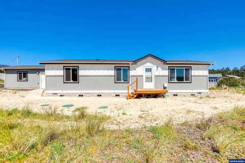 717 NW Oceania Dr, Waldport, OR 97394 - MLS#: 816787