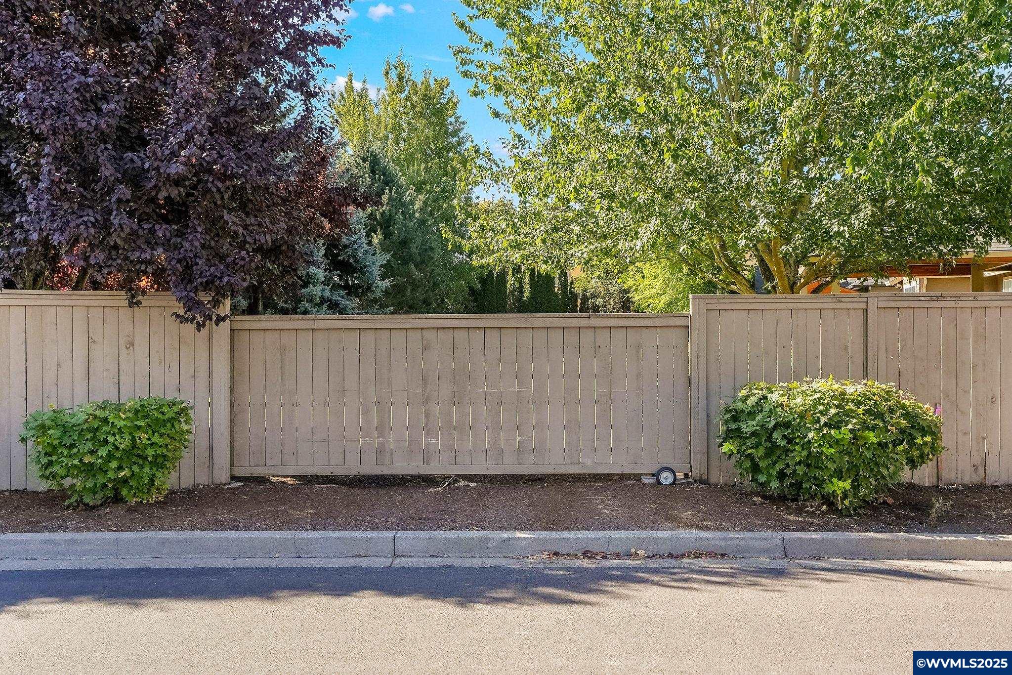 7652 2nd Av N
