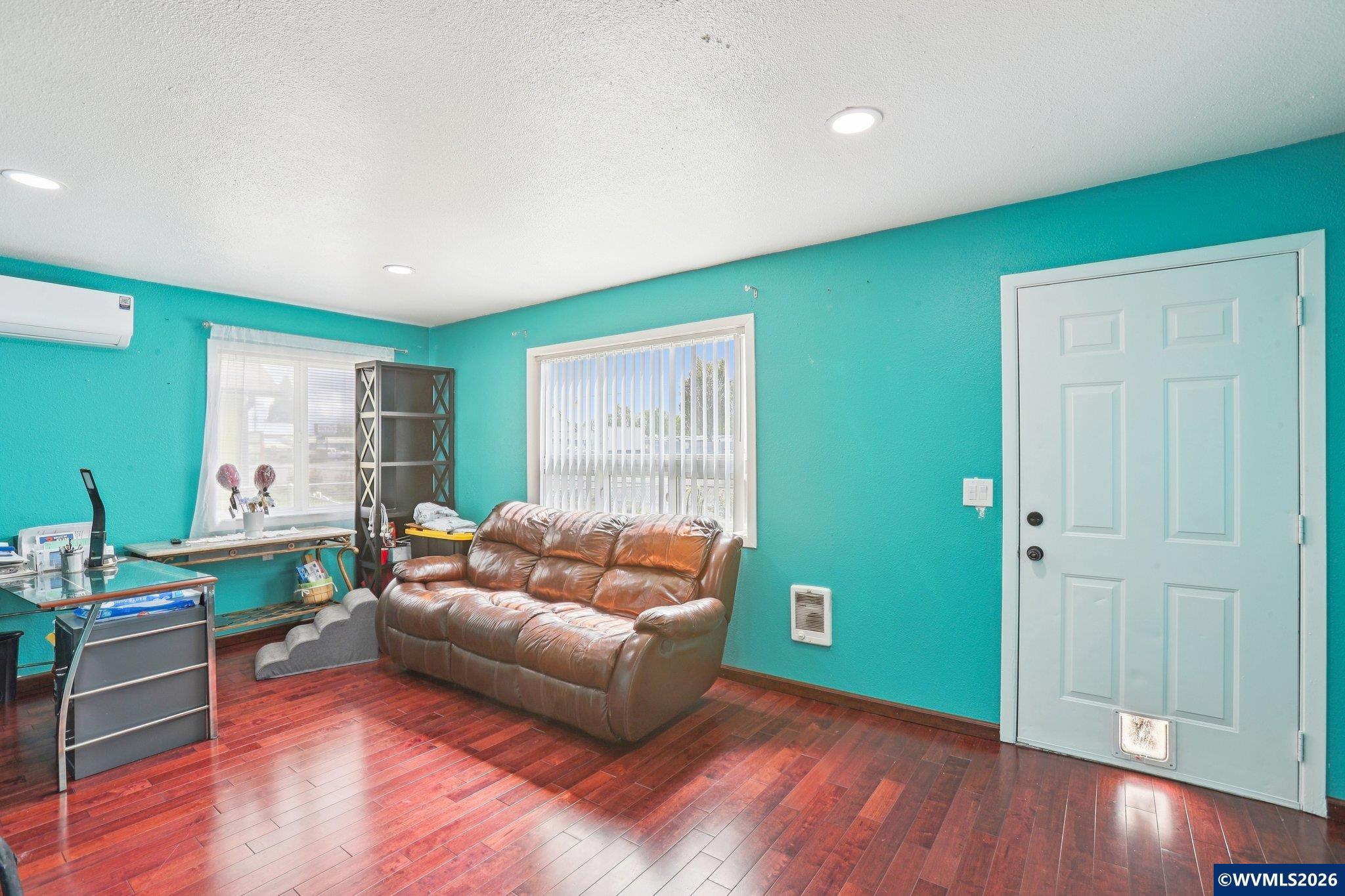 4055 Silverton Rd NE