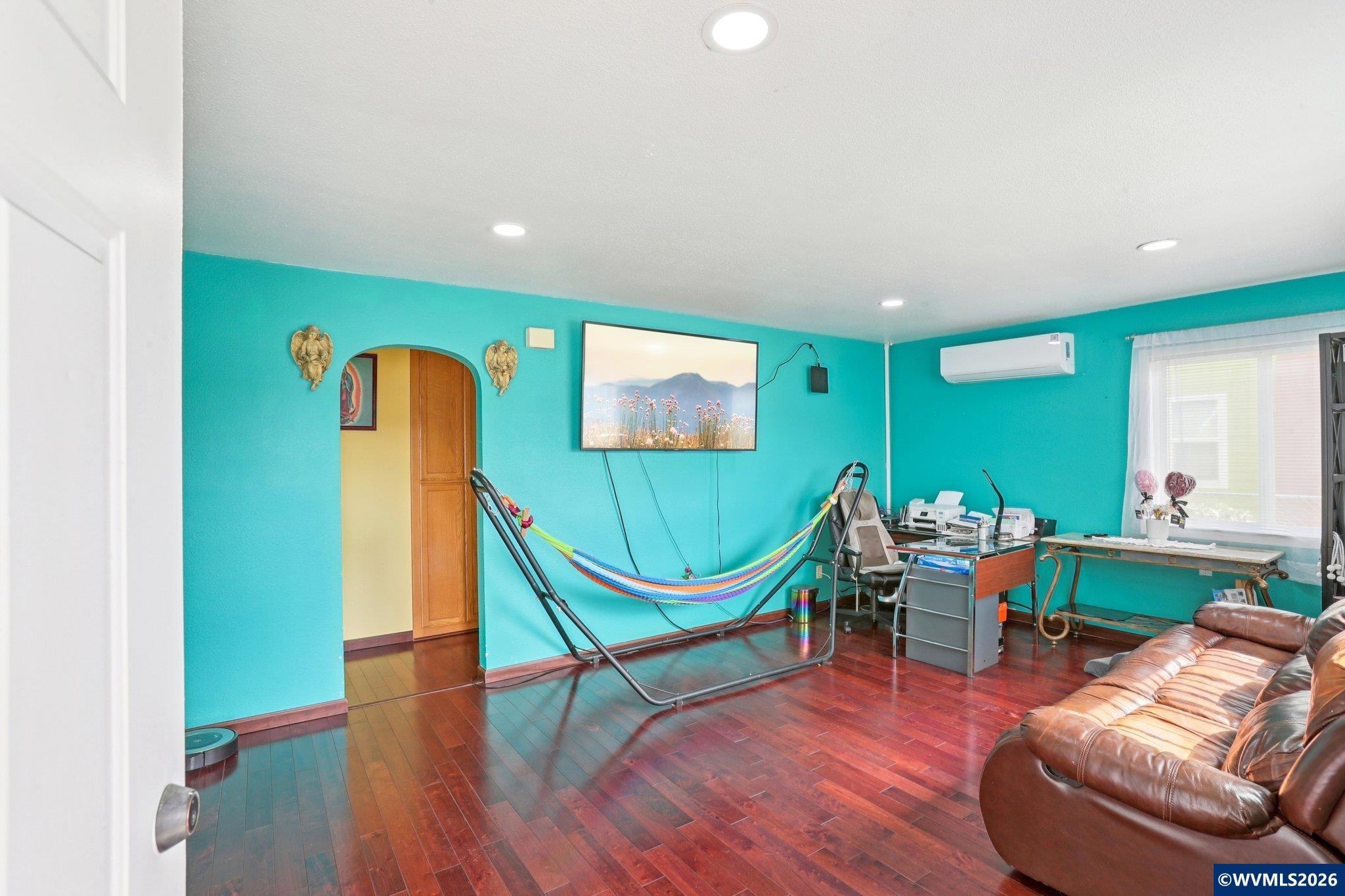 4055 Silverton Rd NE