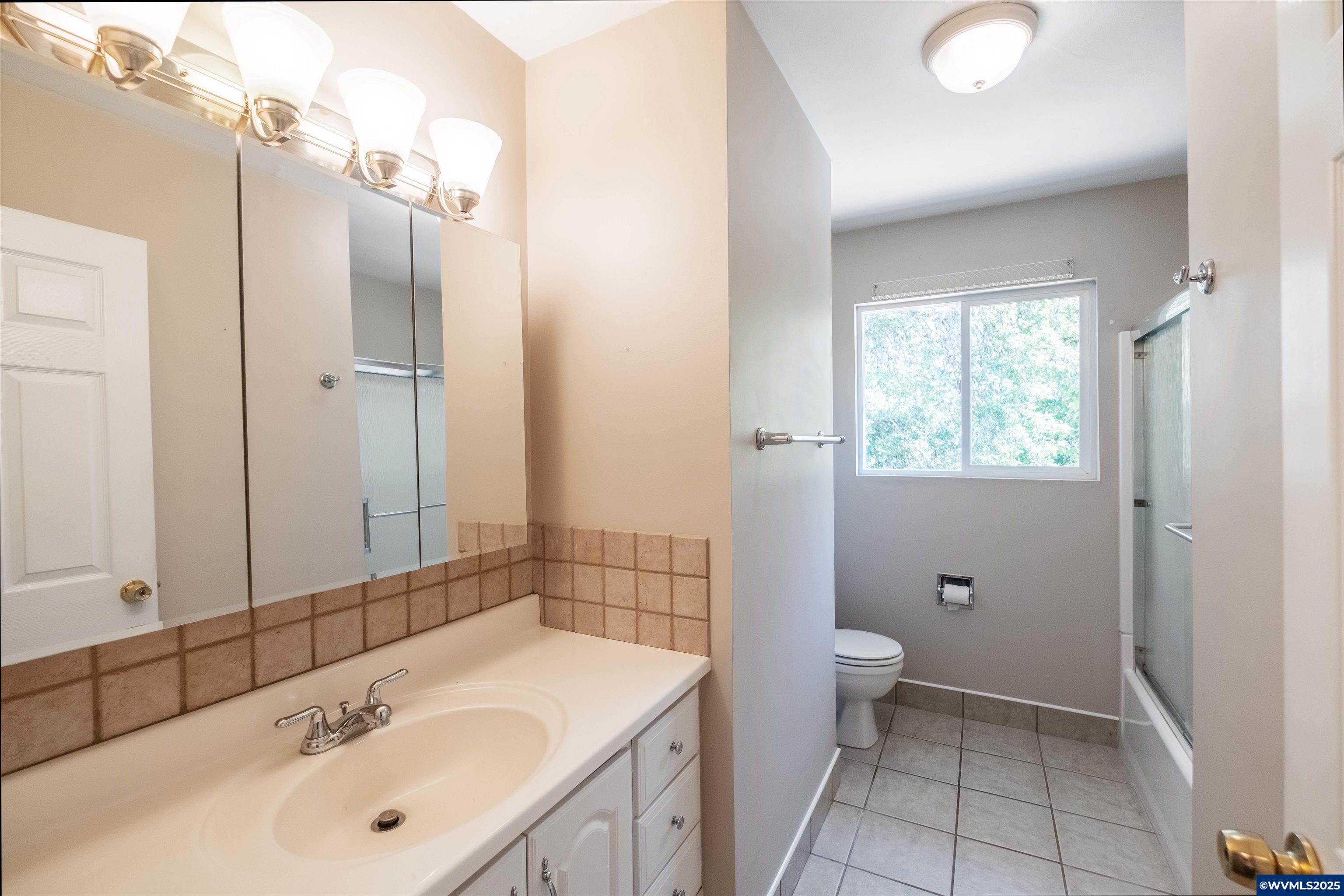 Salem, Oregon 97304, United States, 6 Bedrooms Bedrooms, ,3 BathroomsBathrooms,Residential,Active,168320