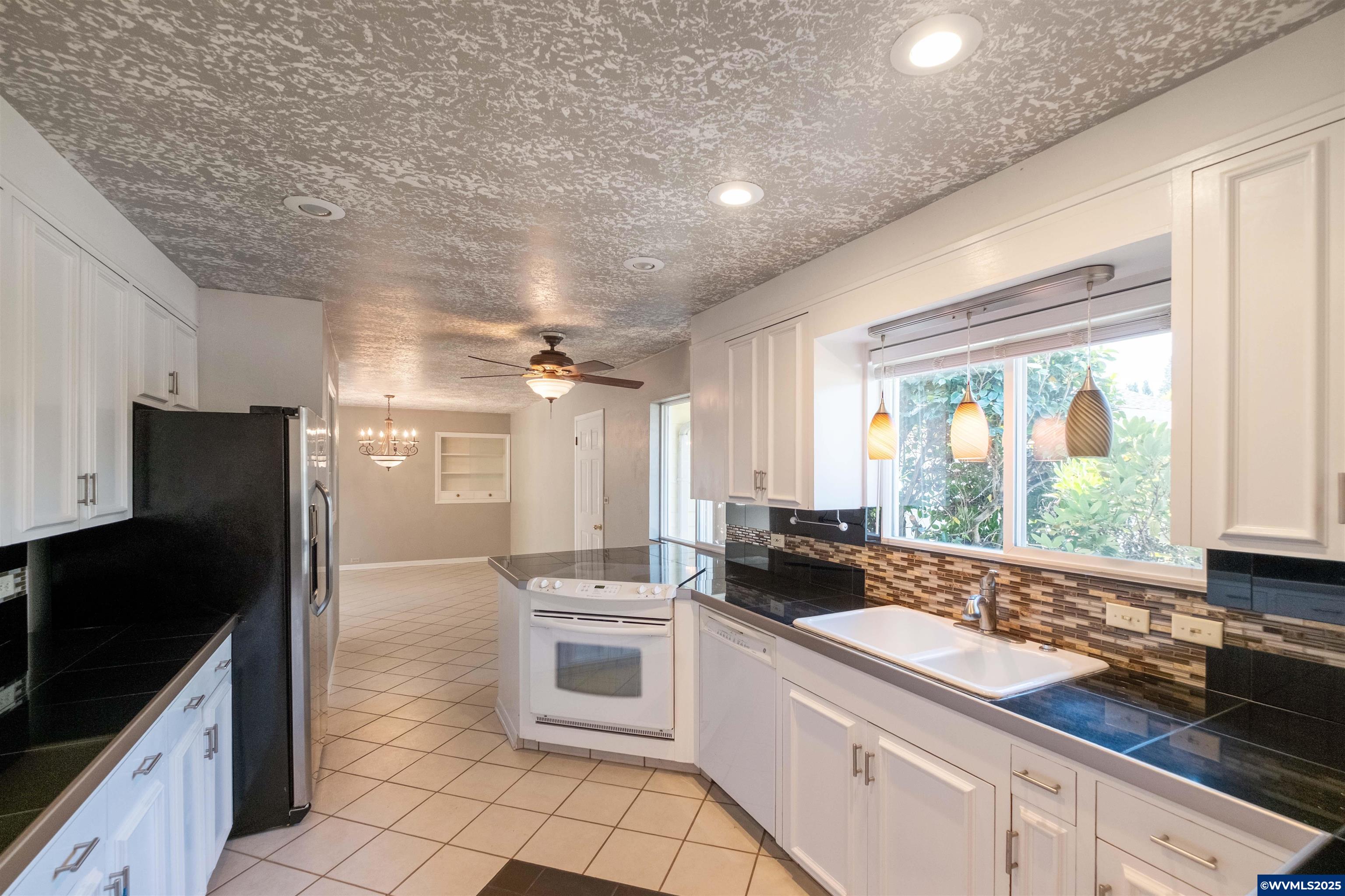 Salem, Oregon 97304, United States, 6 Bedrooms Bedrooms, ,3 BathroomsBathrooms,Residential,Active,168320