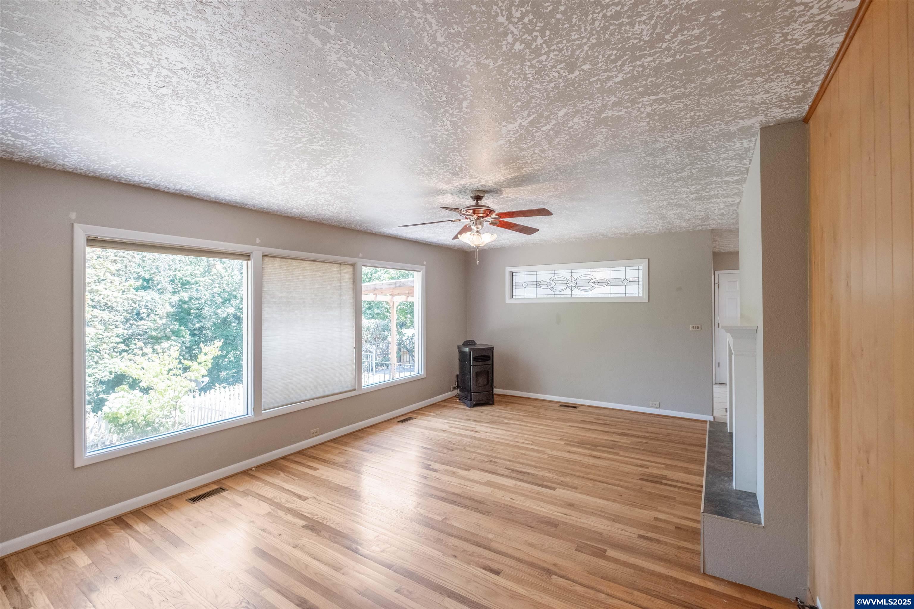 Salem, Oregon 97304, United States, 6 Bedrooms Bedrooms, ,3 BathroomsBathrooms,Residential,Active,168320