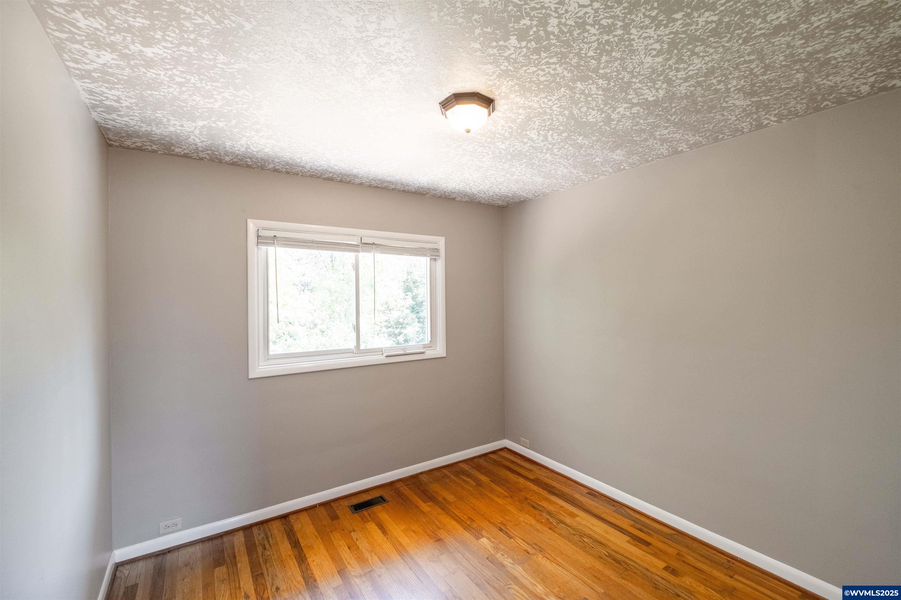 Salem, Oregon 97304, United States, 6 Bedrooms Bedrooms, ,3 BathroomsBathrooms,Residential,Active,168320