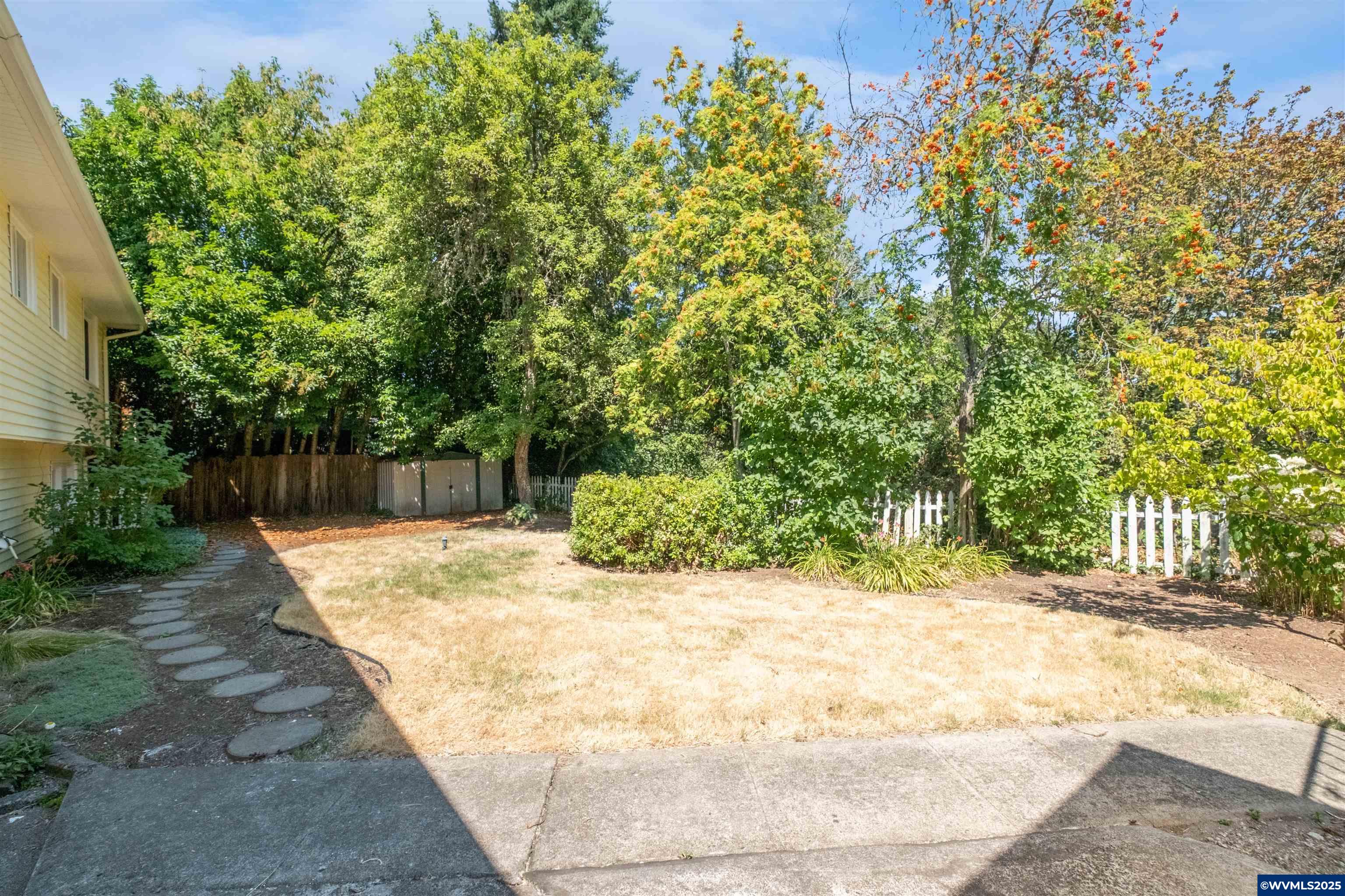 Salem, Oregon 97304, United States, 6 Bedrooms Bedrooms, ,3 BathroomsBathrooms,Residential,Active,168320