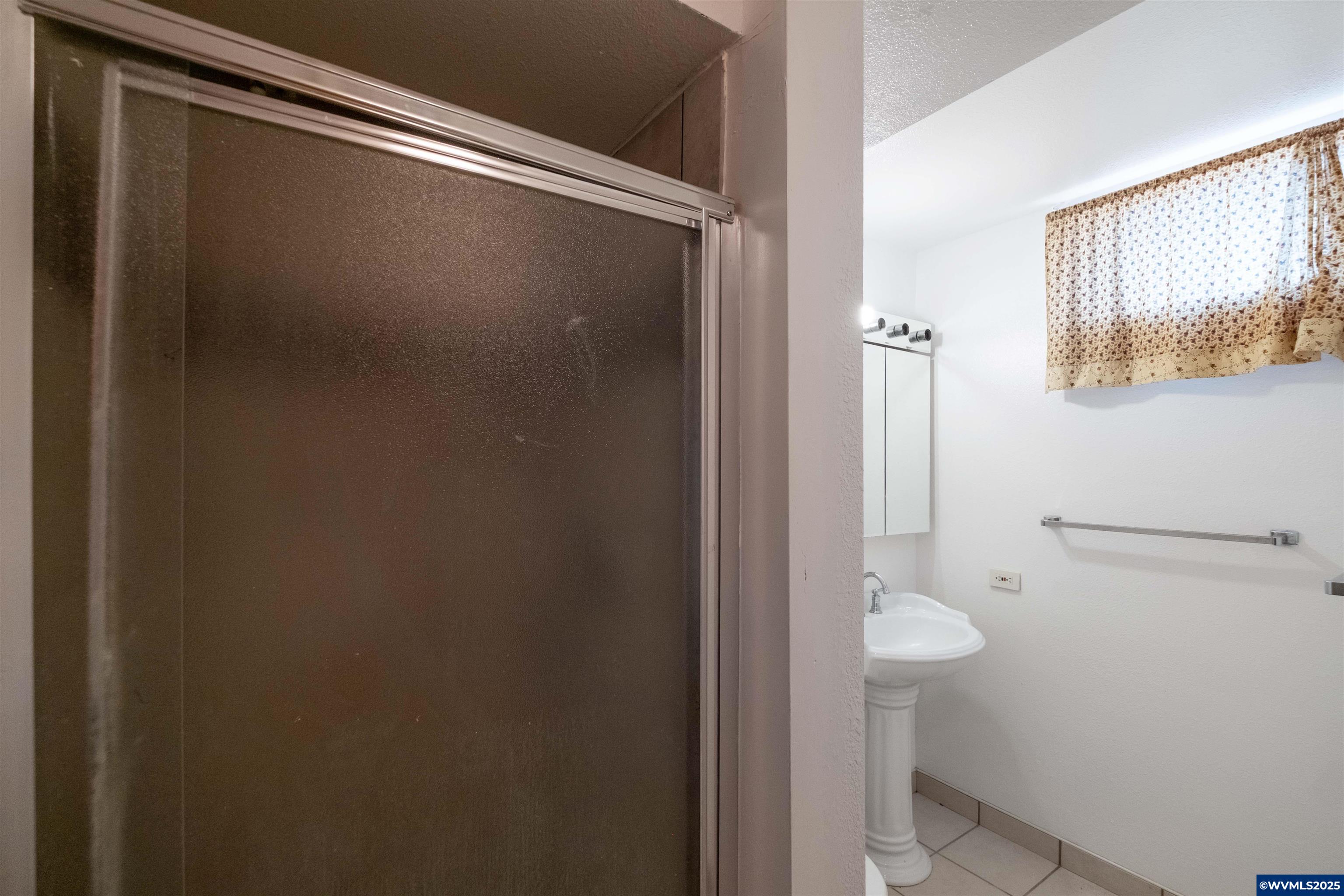 Salem, Oregon 97304, United States, 6 Bedrooms Bedrooms, ,3 BathroomsBathrooms,Residential,Active,168320