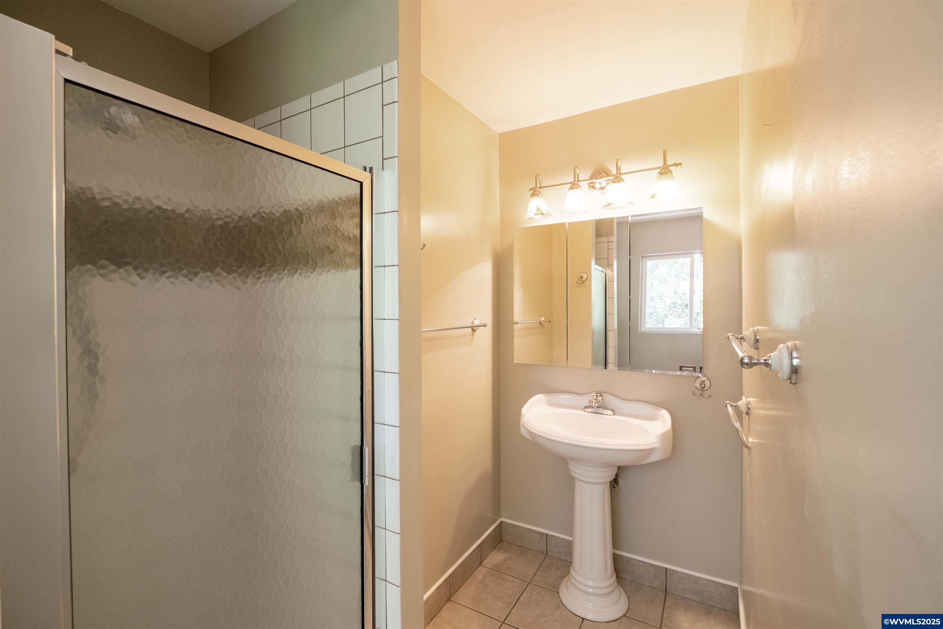 Salem, Oregon 97304, United States, 6 Bedrooms Bedrooms, ,3 BathroomsBathrooms,Residential,Active,168320